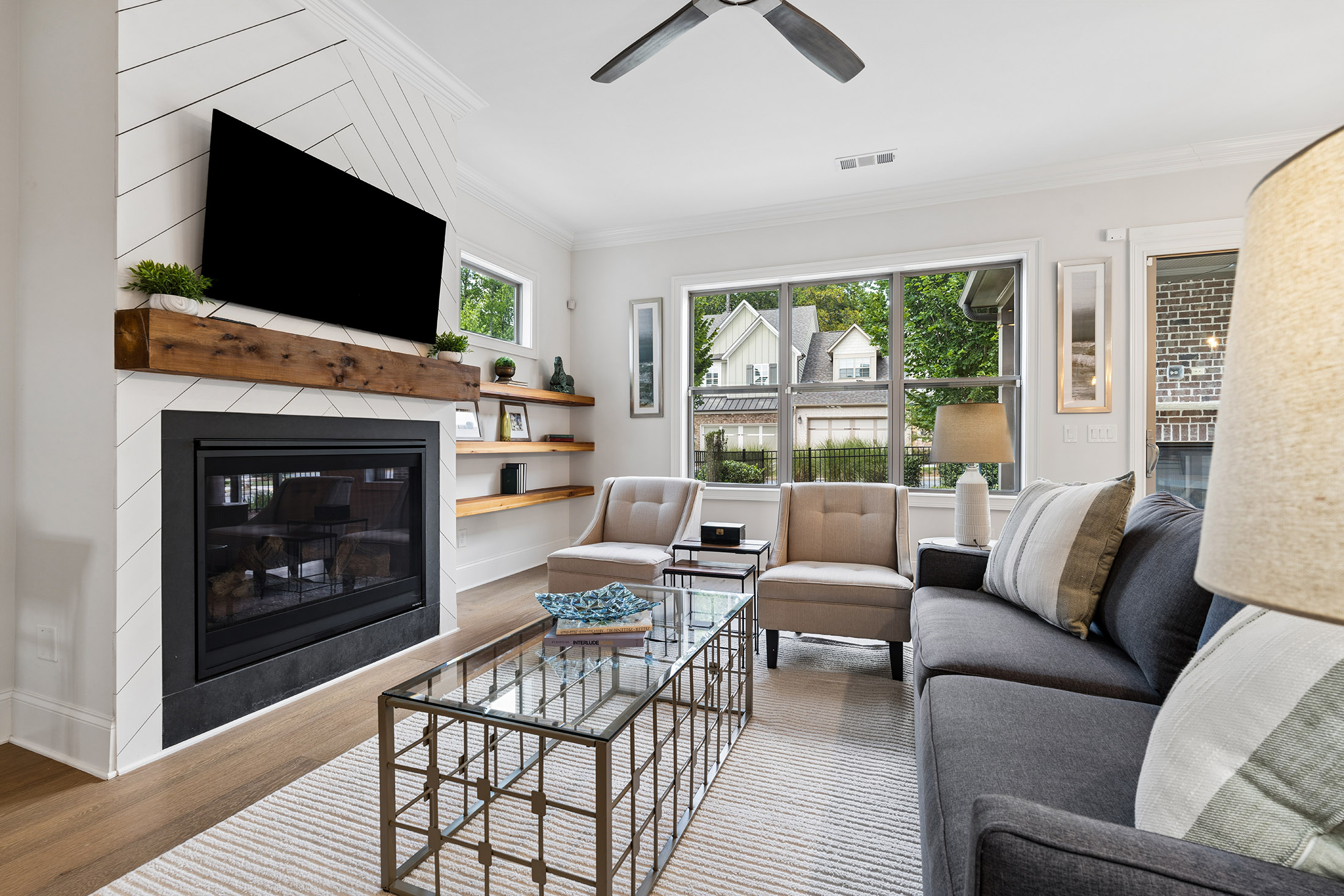  Upgraded Townhome Offers Low Maintenance Living - 物件實景