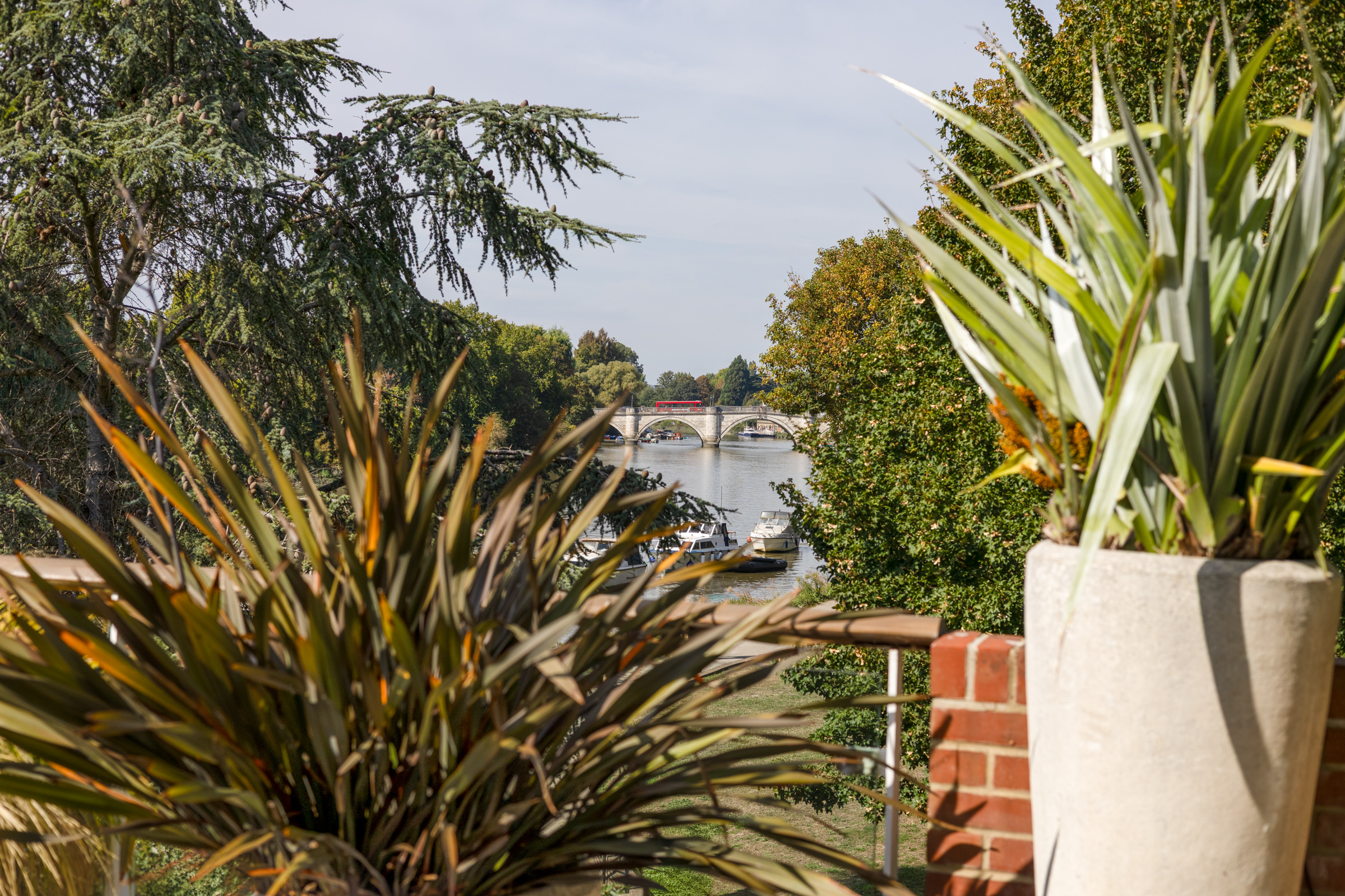  A Riverside Richmond Apartment with a Vast Wraparound Terrace - 物件實景