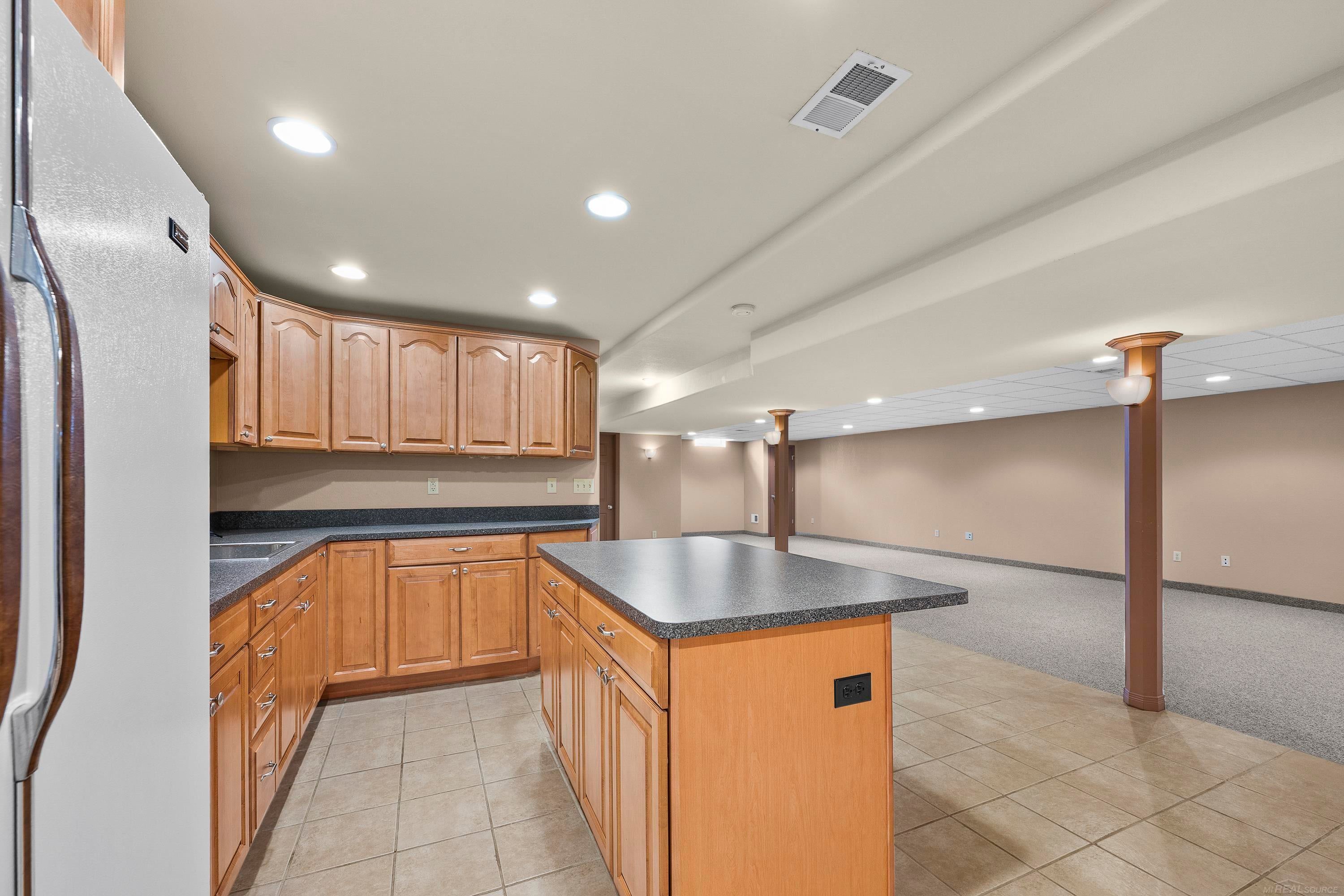 Shelby Twp, Michigan, 48315, United States, 4 Bedrooms Bedrooms, ,4 BathroomsBathrooms,Residential,For Sale,1987428