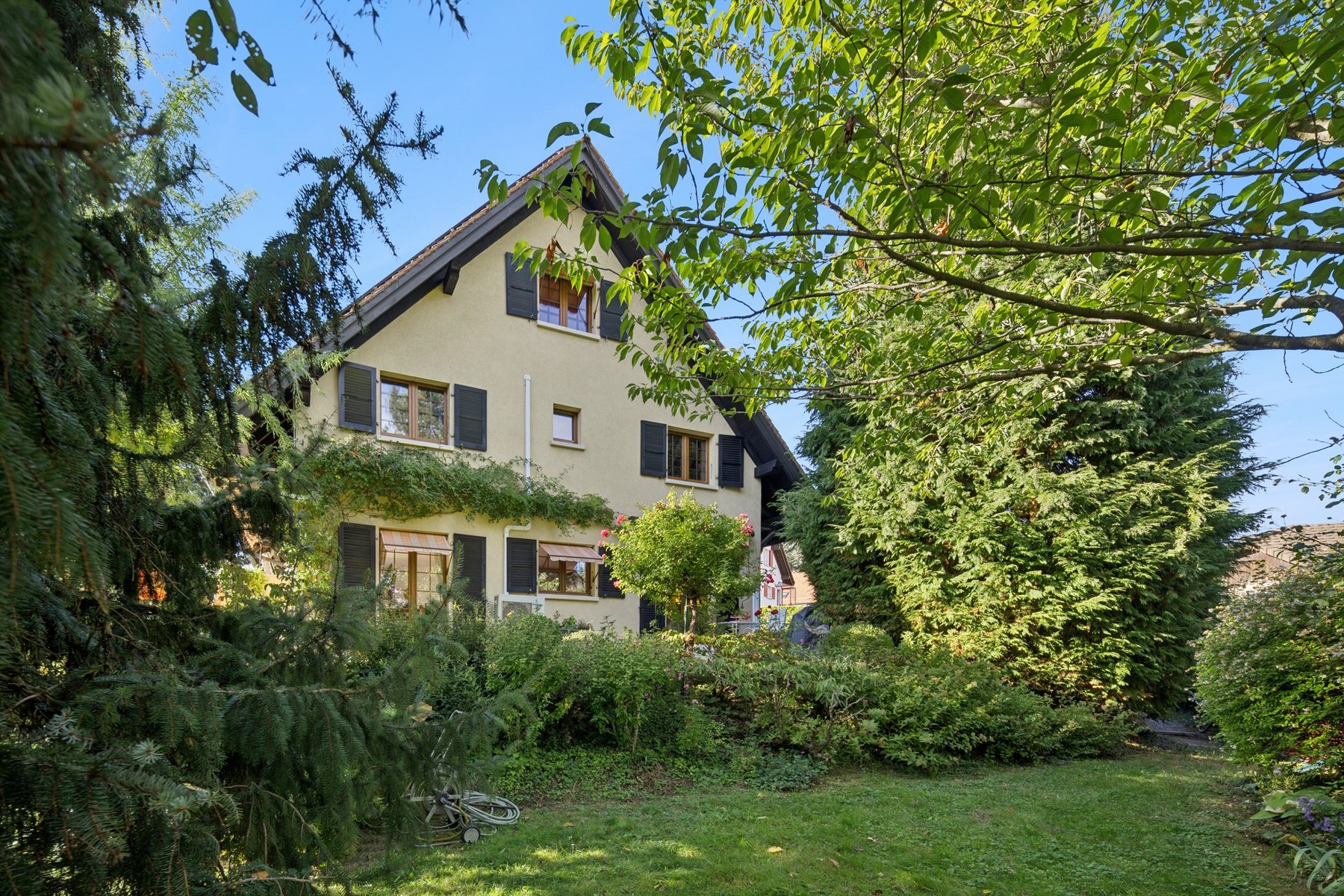  6-room family home on a spacious lot - 物件實景