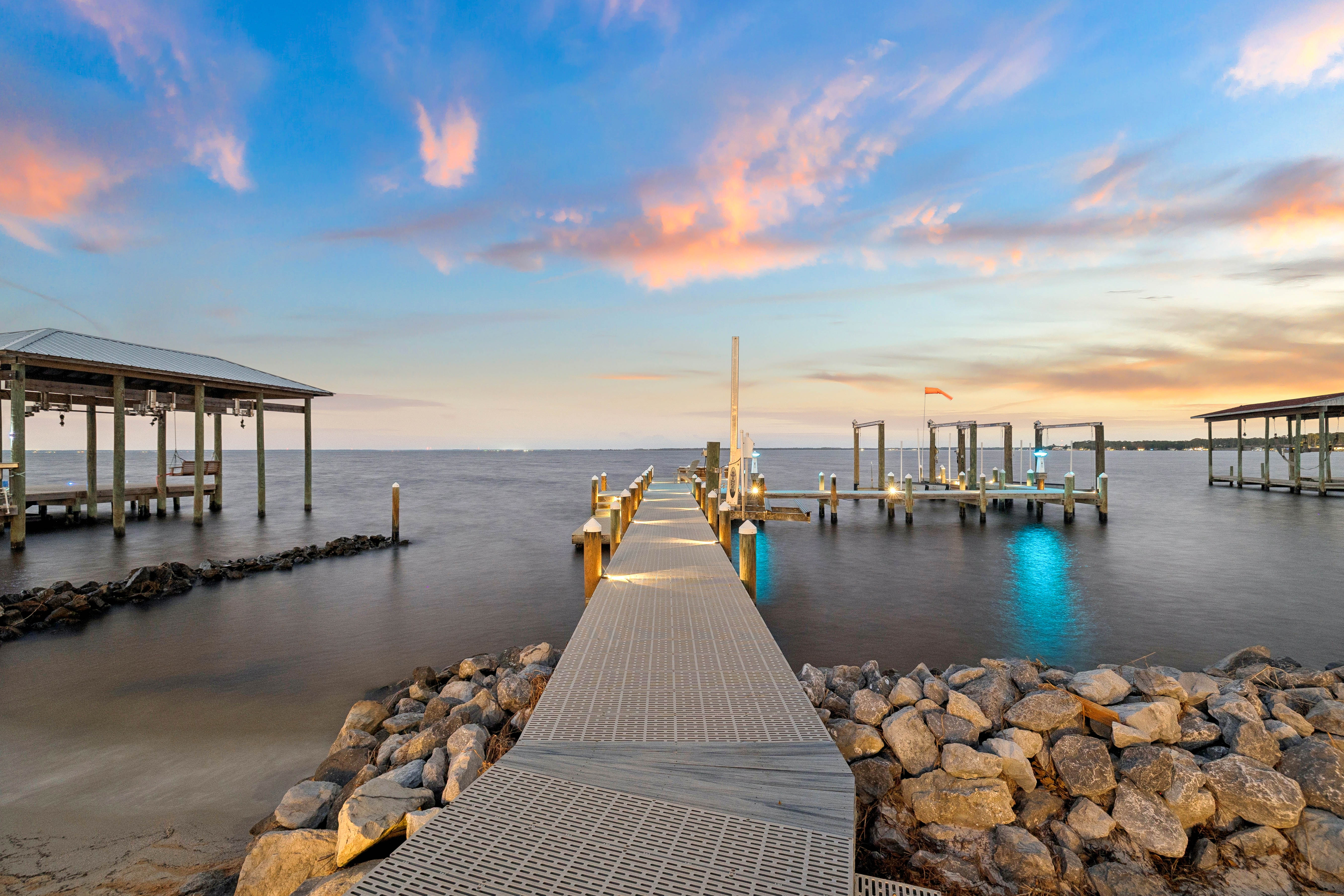  Private Bayfront Estate with Deep Water Dock and Sandy Beach - 物件實景