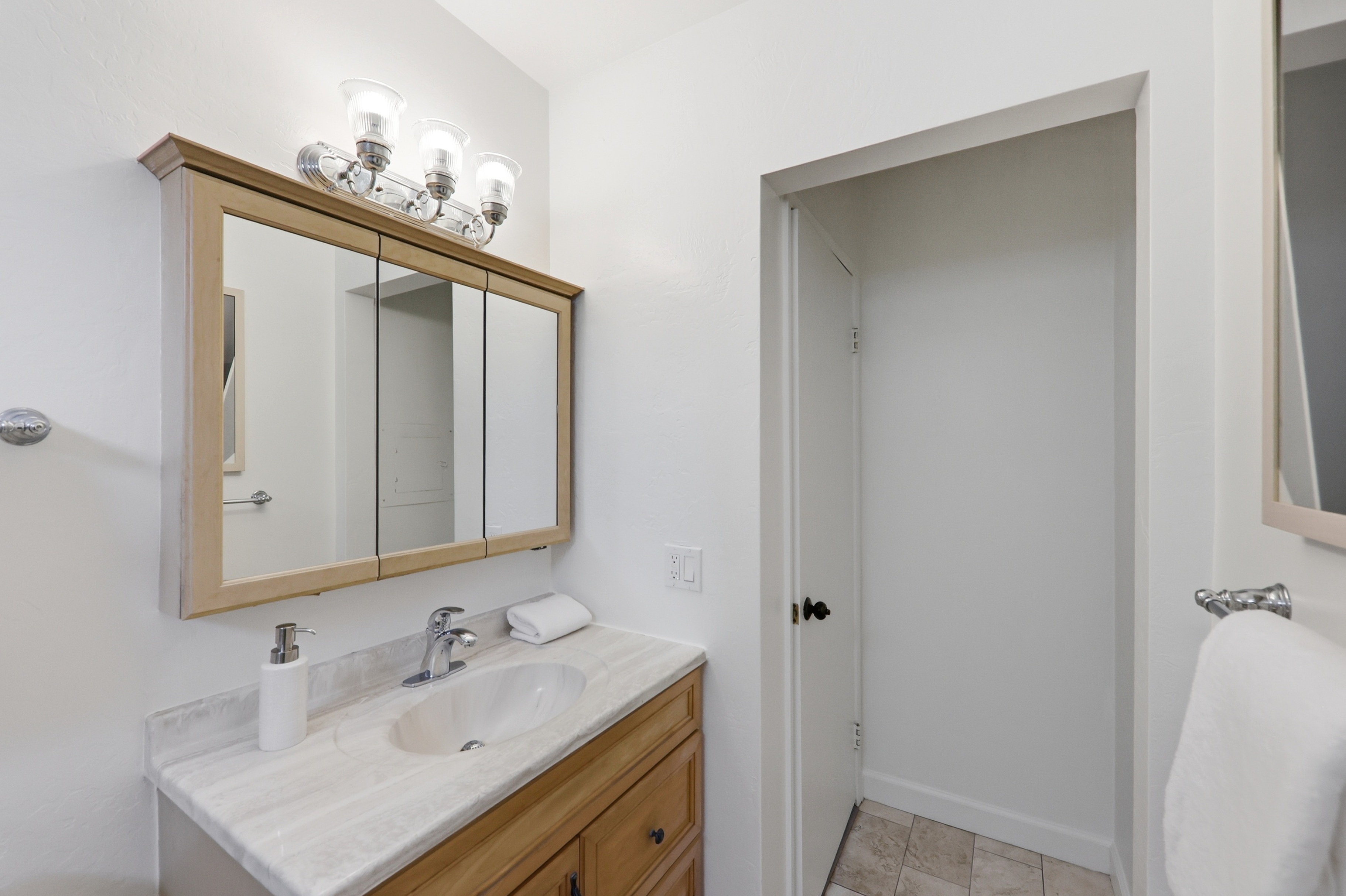  Convenient Ground-Floor Condo in the Heart of San Carlos - 物件實景