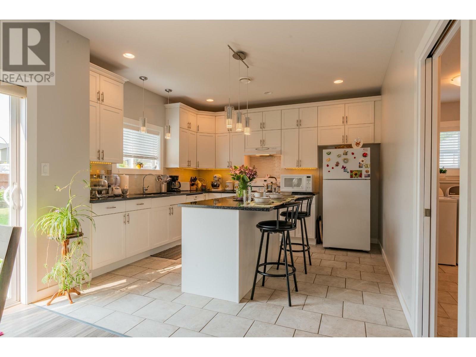 CASTLEGAR, British Columbia, V1N 4X8, CA, 4 Bedrooms Bedrooms, ,2 BathroomsBathrooms,Residential,For Sale,1839232