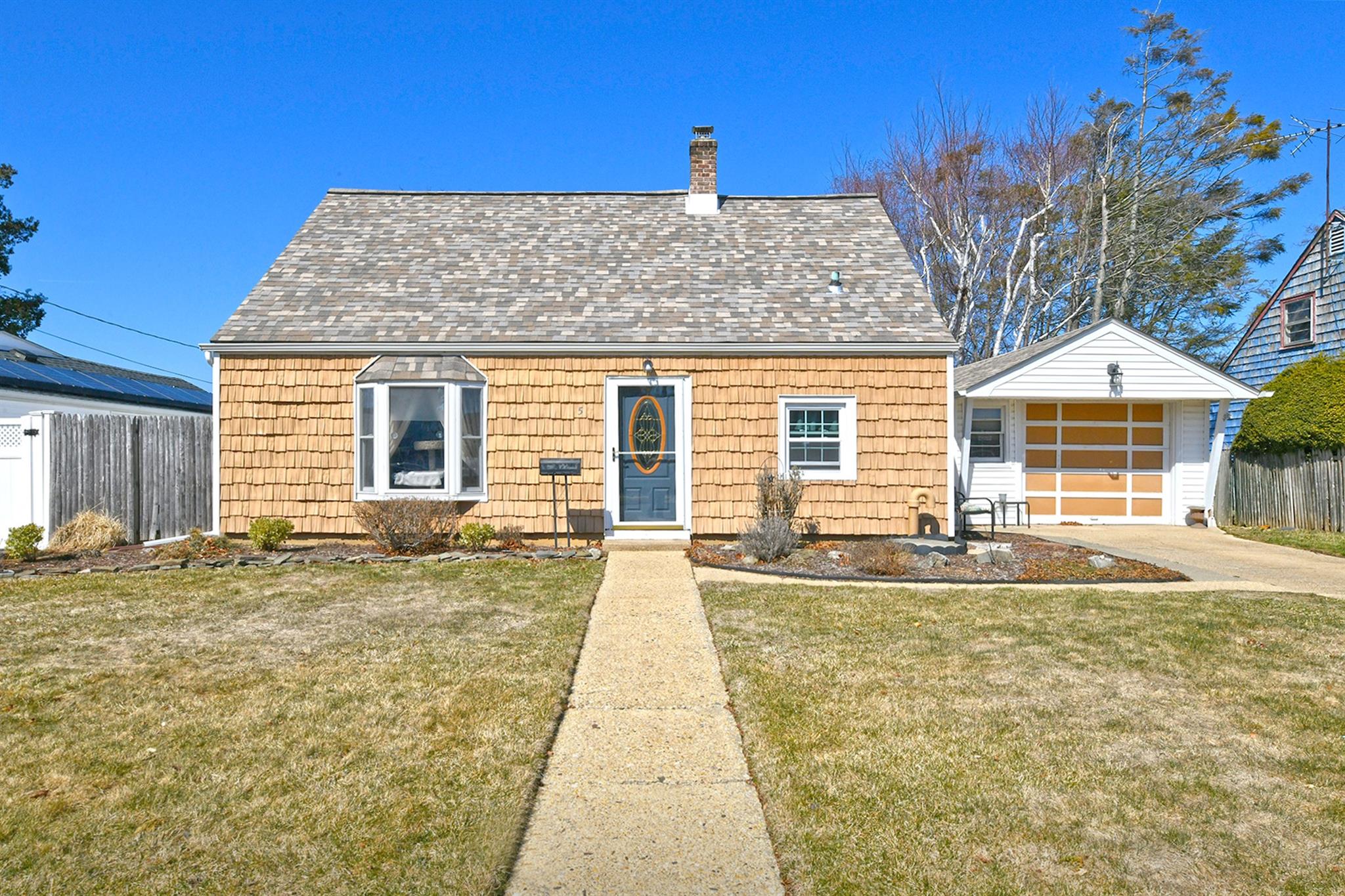 Levittown, New York, 11756, United States, 3 Bedrooms Bedrooms, ,1 BathroomBathrooms,Residential,For Sale,1737239