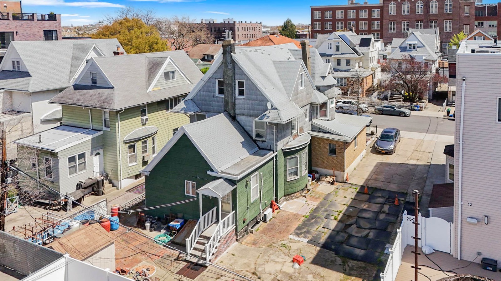 Brooklyn, New York, 11214, United States, 7 Bedrooms Bedrooms, ,3 BathroomsBathrooms,Residential,For Sale,1781022