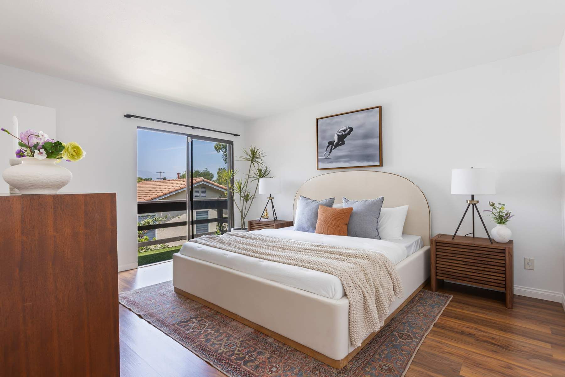  9131 Burnet Avenue, #5 - 物件實景