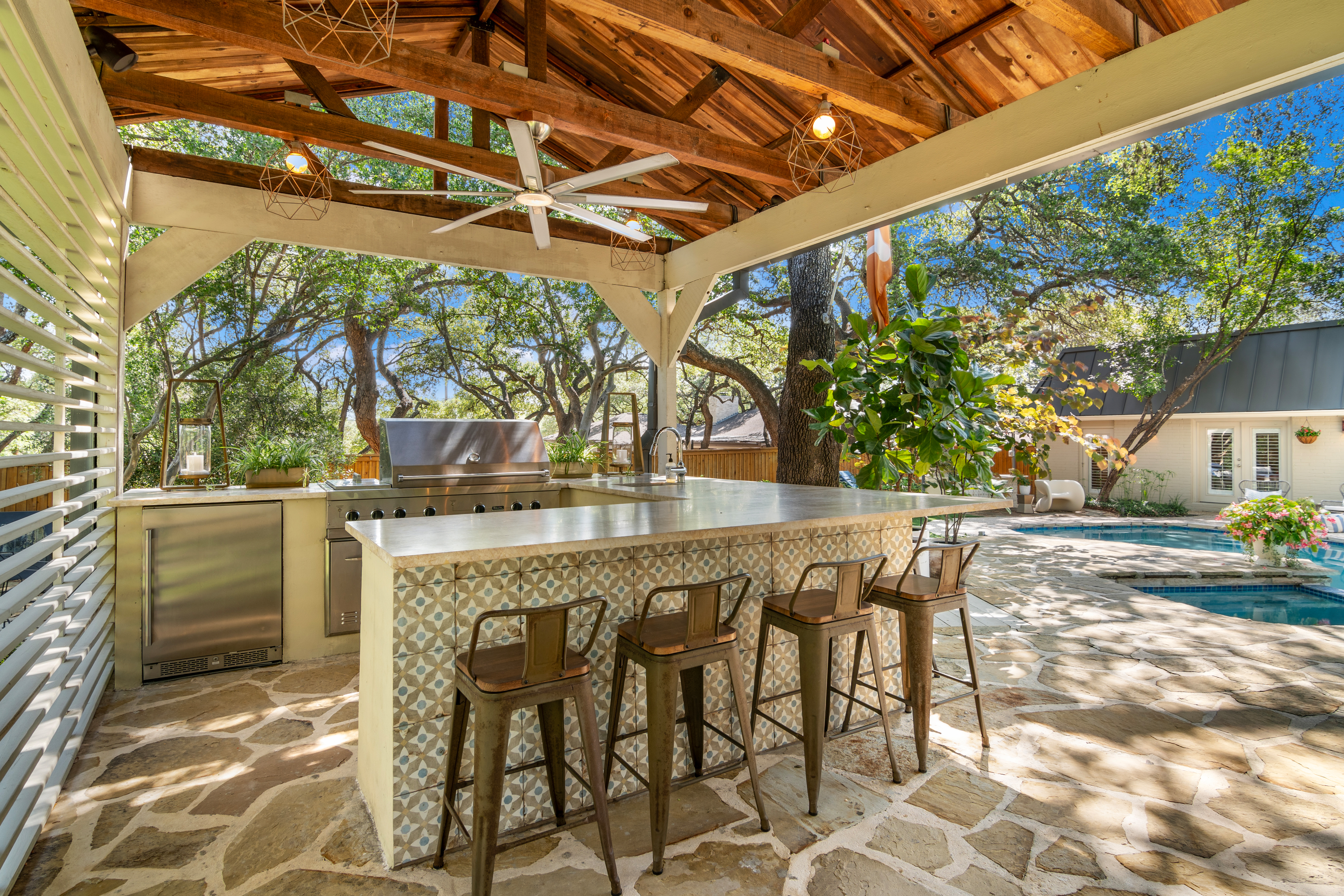  Private Oak-Shaded Estate in Castle Hills - 物件實景