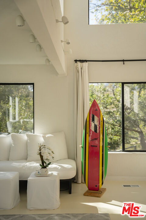 Malibu, California, 90265, United States, 3 Bedrooms Bedrooms, ,3 BathroomsBathrooms,Residential,For Sale,1949478
