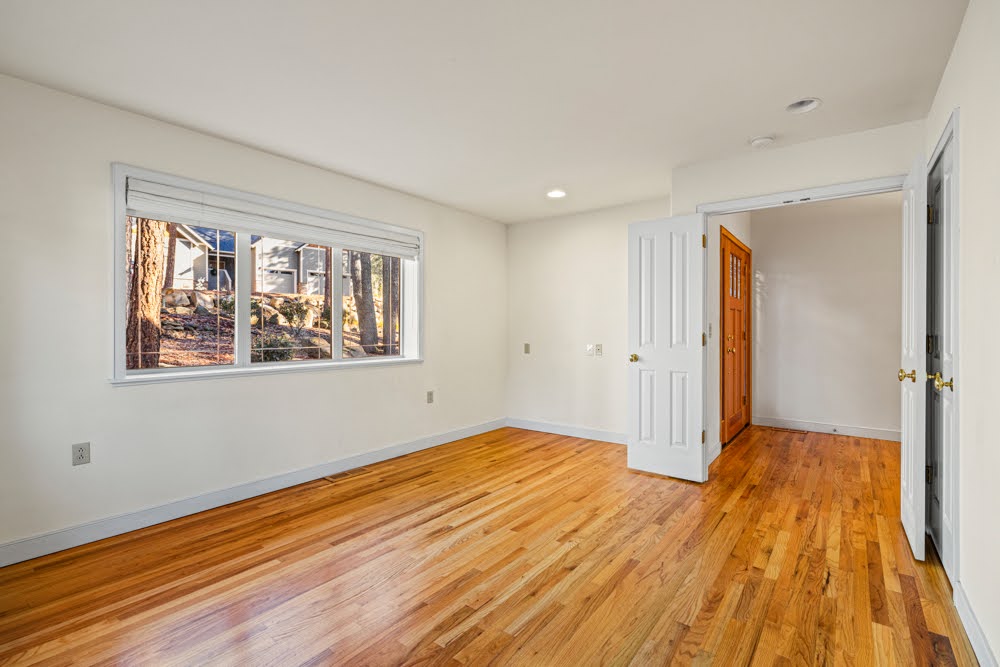 KLAMATH FALLS, Oregon, 97601, United States, 3 Bedrooms Bedrooms, ,4 BathroomsBathrooms,Residential,For Sale,1981715