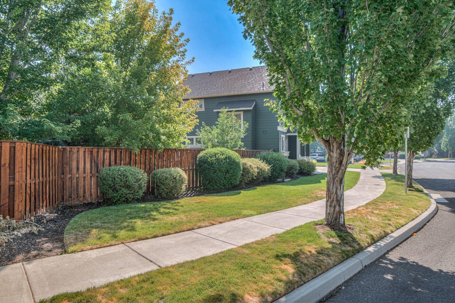 Redmond, Oregon, 97756, United States, 4 Bedrooms Bedrooms, ,3 BathroomsBathrooms,Residential,For Sale,1898439