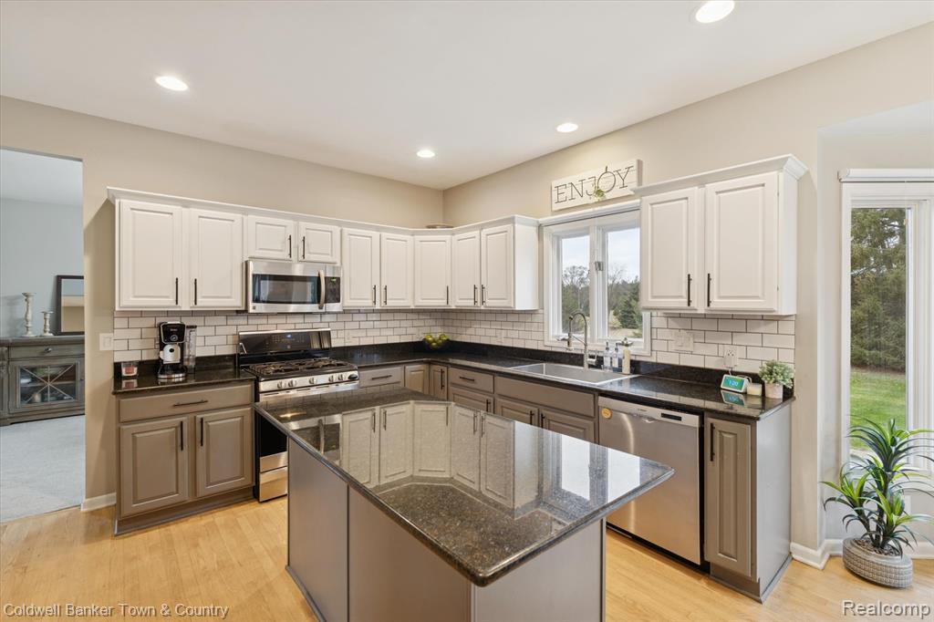 Highland, Michigan, 48357, United States, 4 Bedrooms Bedrooms, ,4 BathroomsBathrooms,Residential,For Sale,2003066