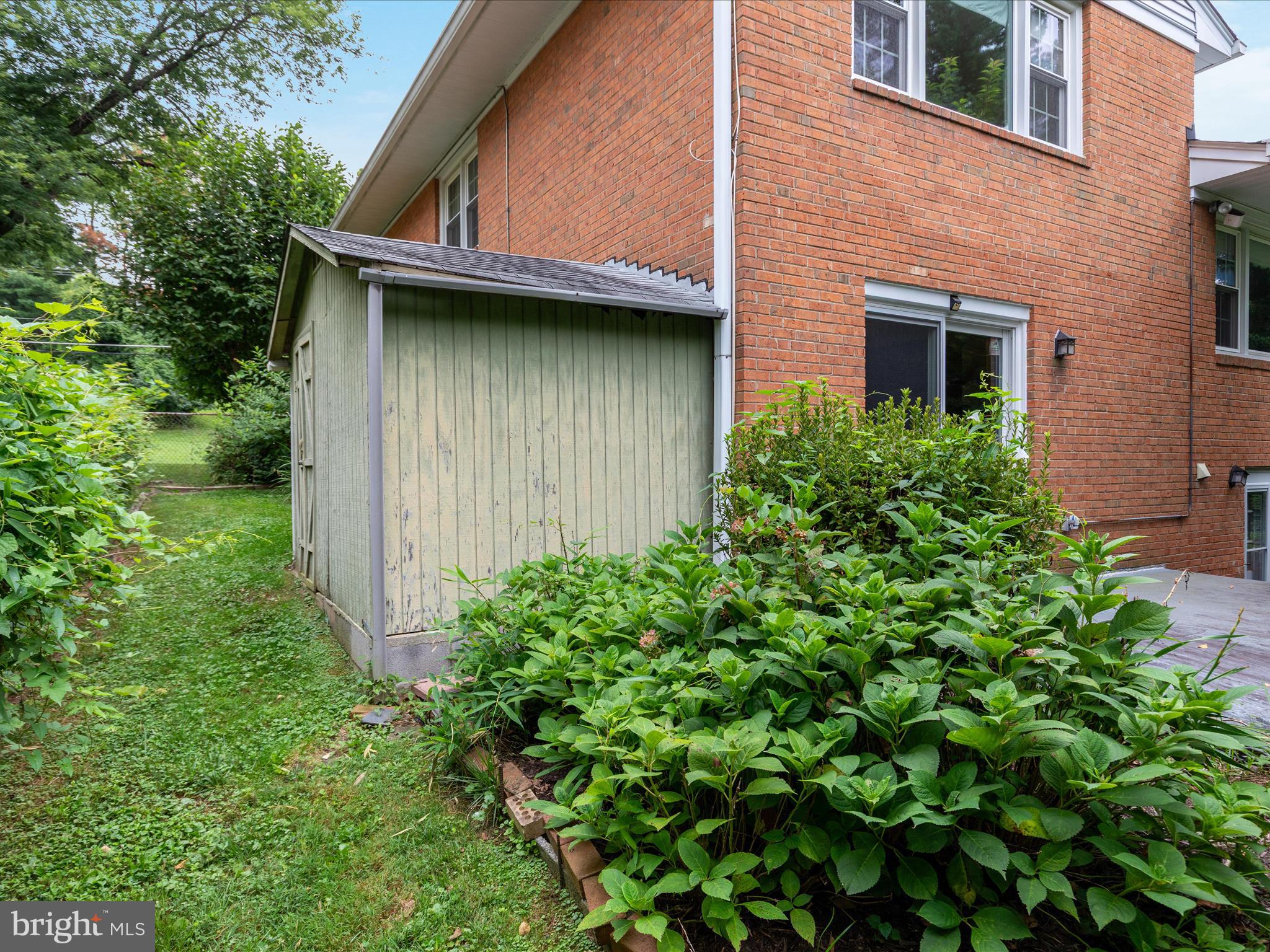 Falls Church, Virginia, 22043, United States, ,Residential,For Sale,1914114