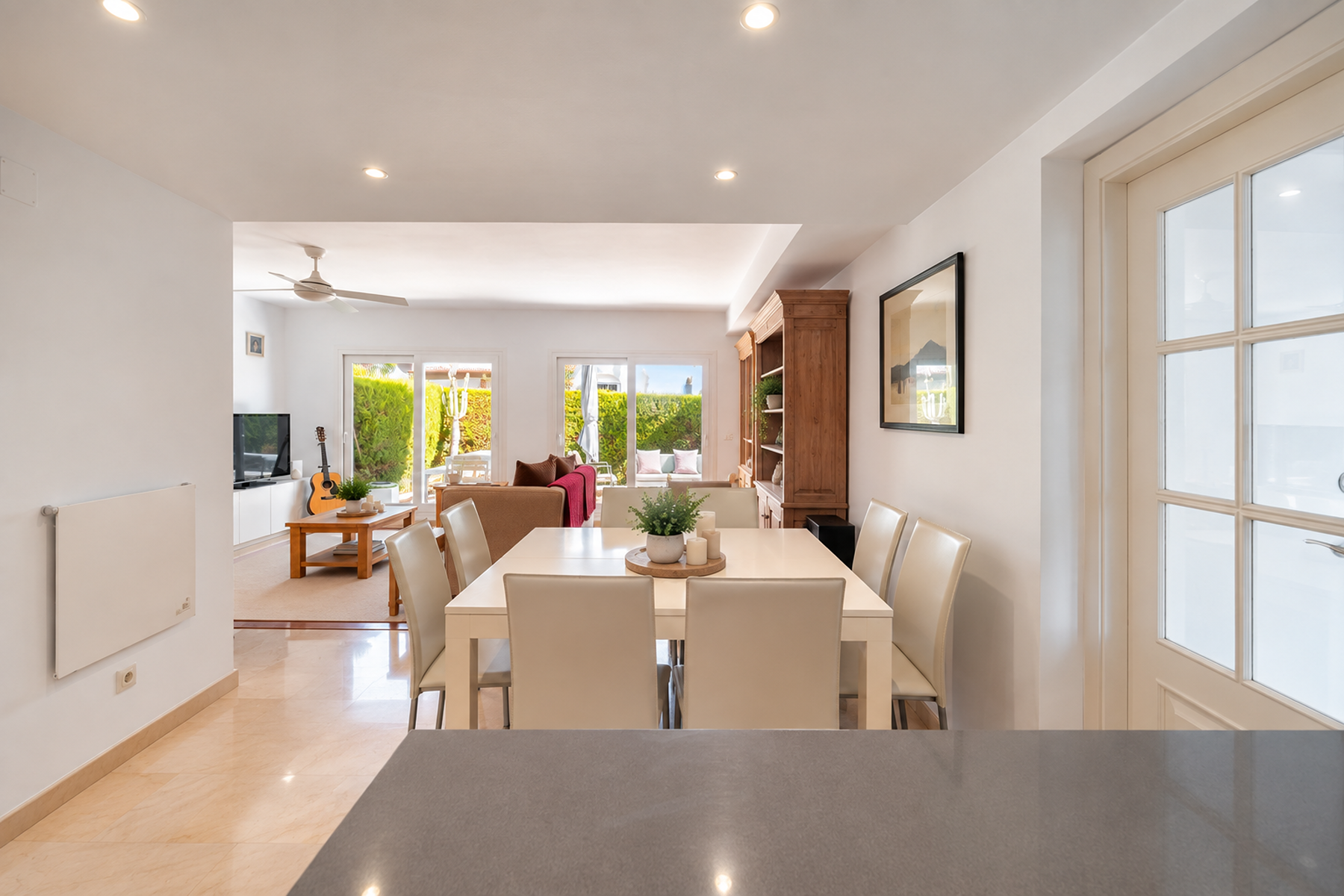  Beachside corner townhouse near Guadalmina with rooftop solarium - 物件實景