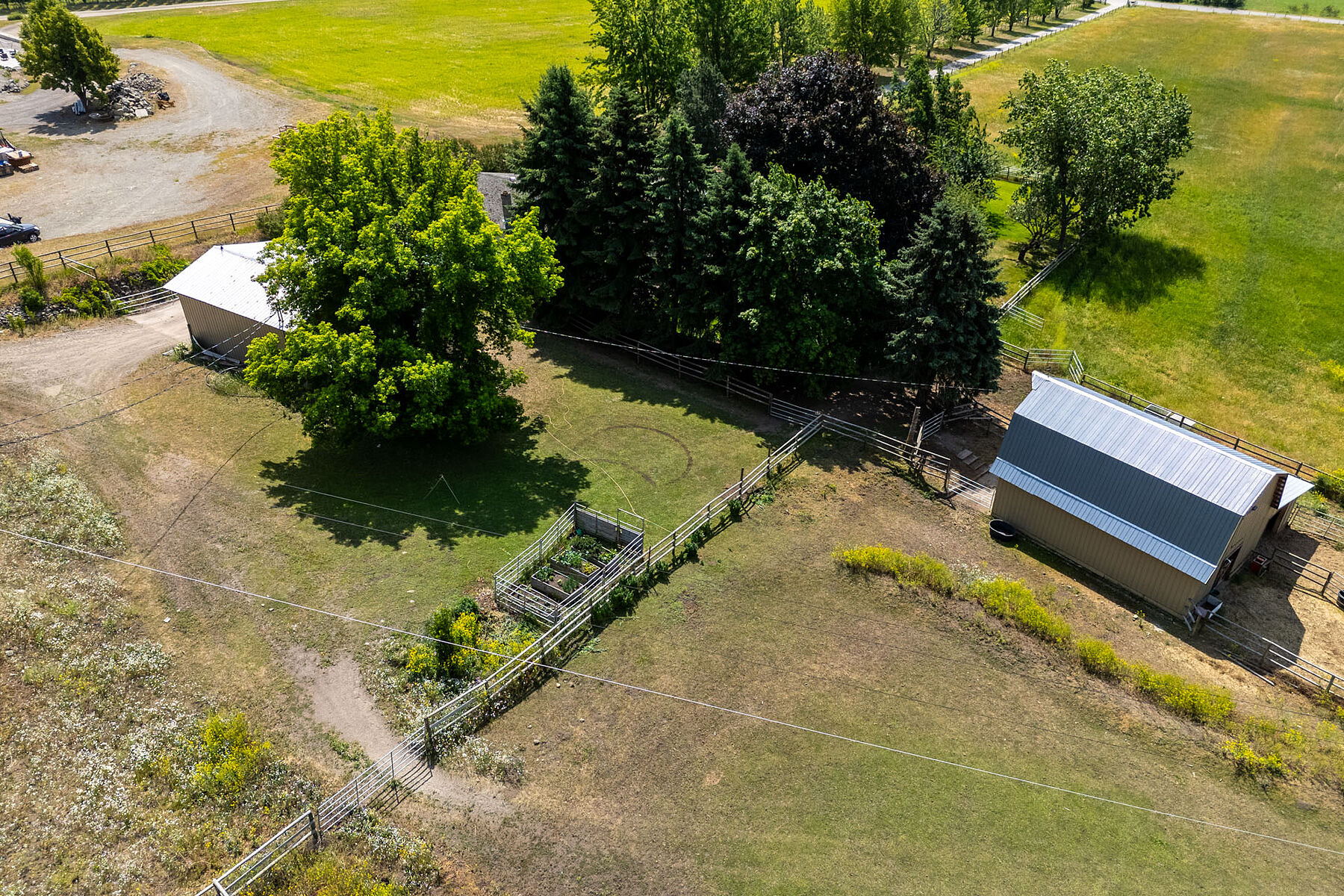  Ten Acres in Coldstream - 物件實景