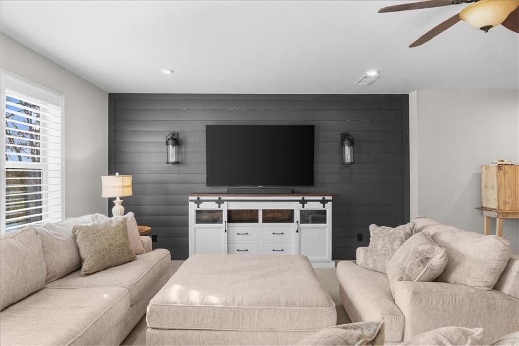 Dawsonville, Georgia, 30534, United States, 6 Bedrooms Bedrooms, ,6 BathroomsBathrooms,Residential,For Sale,1975306