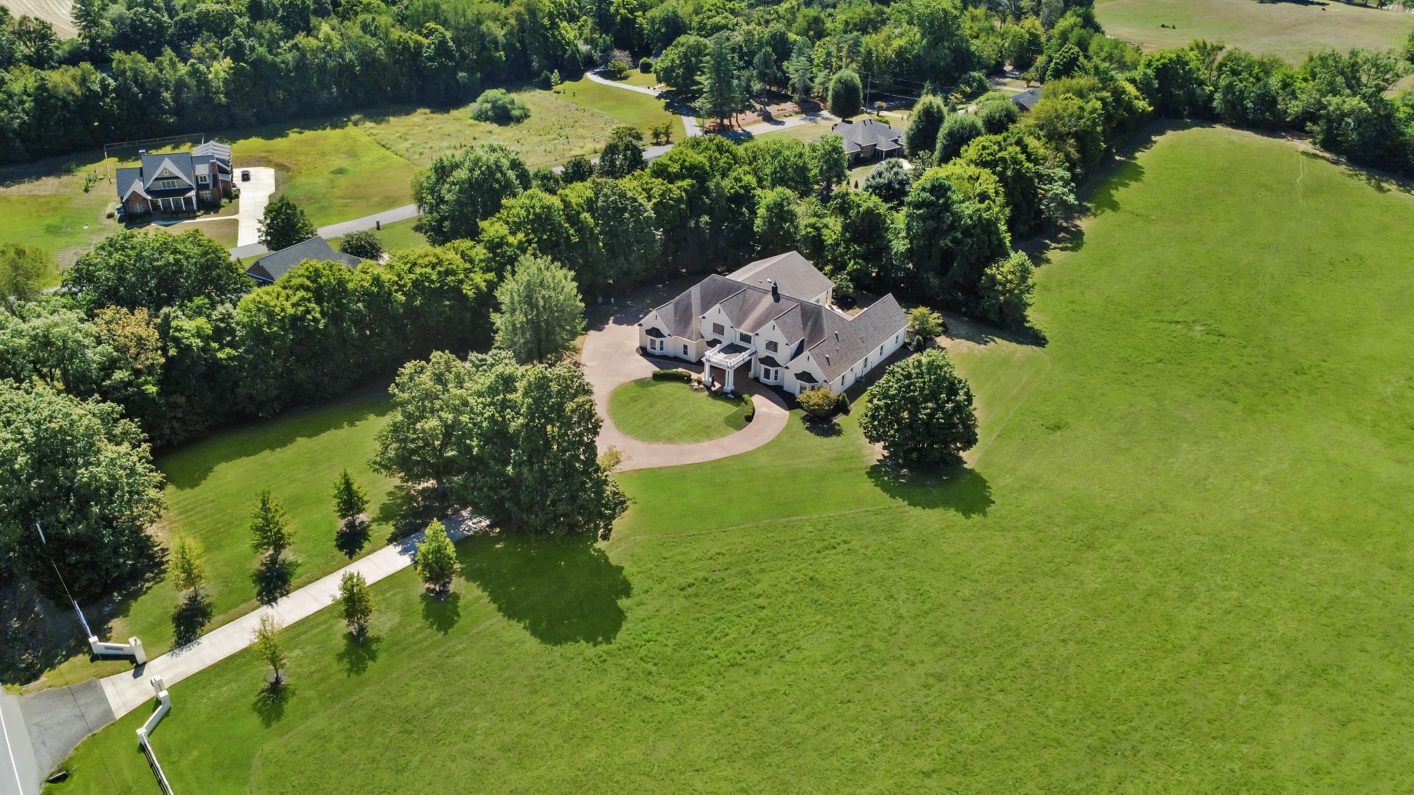 Clarksville, Tennessee, 37043, United States, 4 Bedrooms Bedrooms, ,4 BathroomsBathrooms,Residential,For Sale,1980790