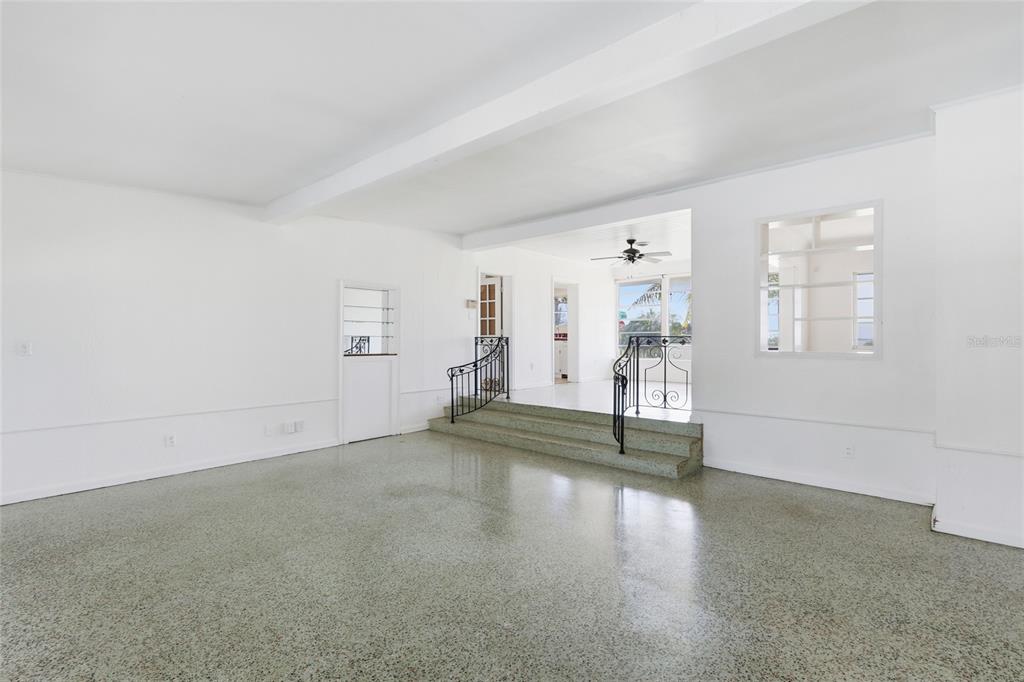 Sarasota, Florida, 34243, United States, 2 Bedrooms Bedrooms, ,2 BathroomsBathrooms,Residential,For Sale,1989484