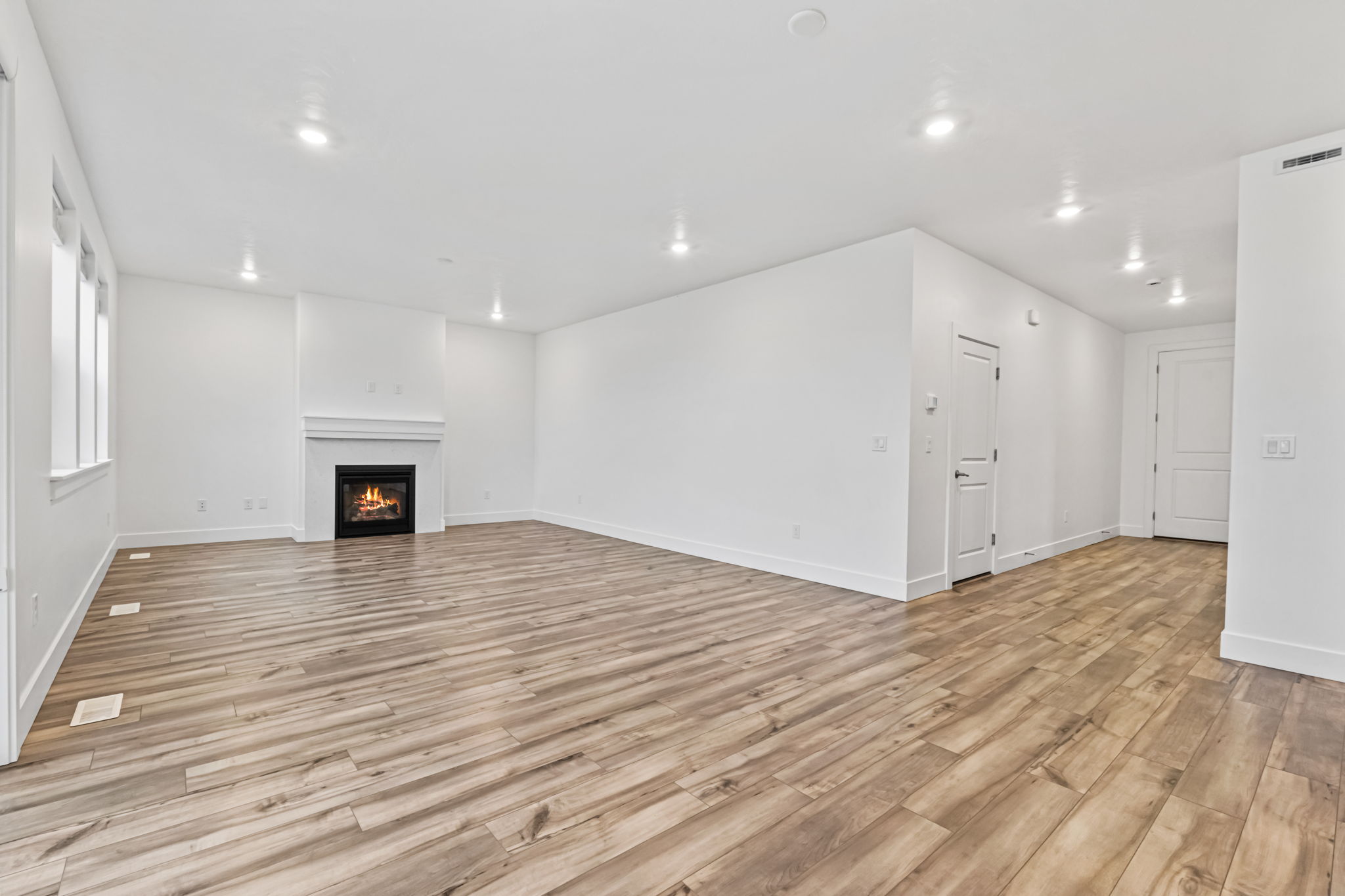 Caldwell, Idaho, 83607, United States, 4 Bedrooms Bedrooms, ,3 BathroomsBathrooms,Residential,For Sale,2005985