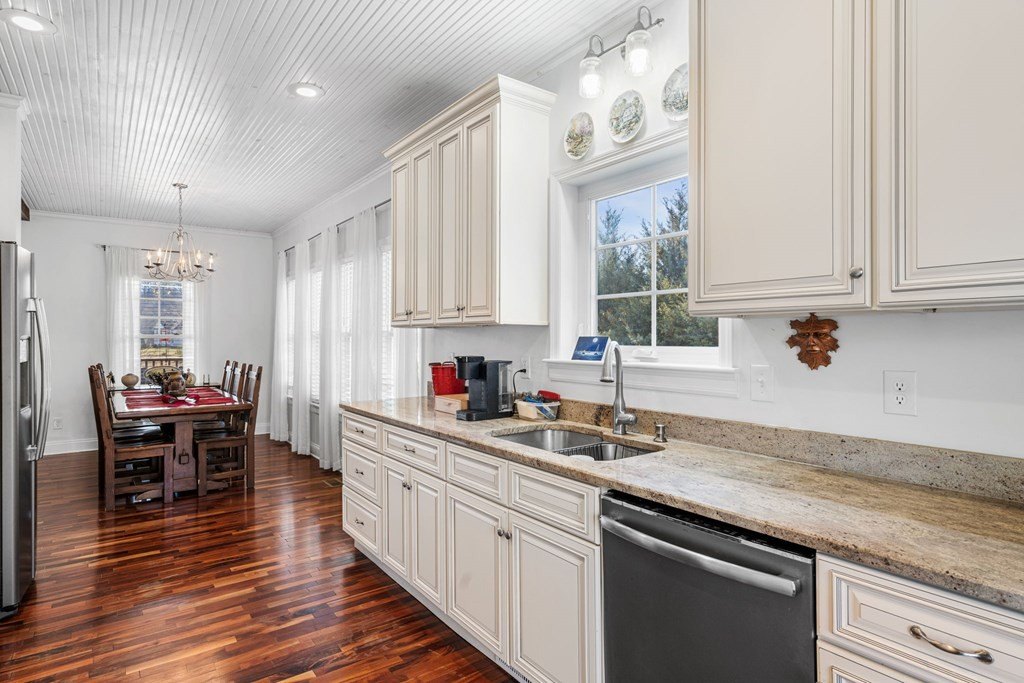 Hayesville, North Carolina, 28904, United States, 3 Bedrooms Bedrooms, ,3 BathroomsBathrooms,Residential,For Sale,2005507