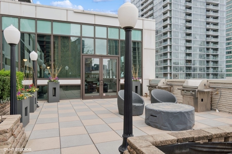 Chicago, Illinois, 60661, United States, 2 Bedrooms Bedrooms, ,2 BathroomsBathrooms,Residential,For Sale,1942571
