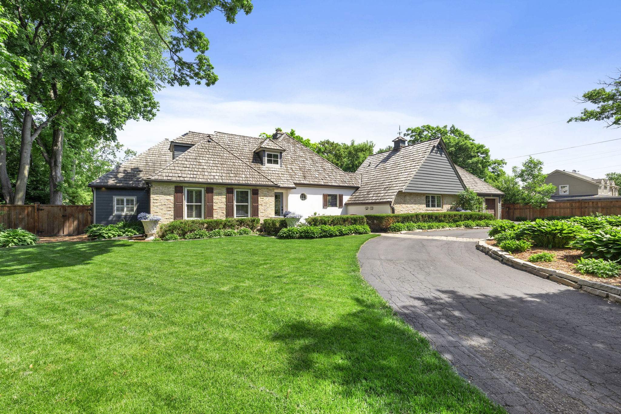  Elegant French-Inspired Hilldale Estate - 物件實景