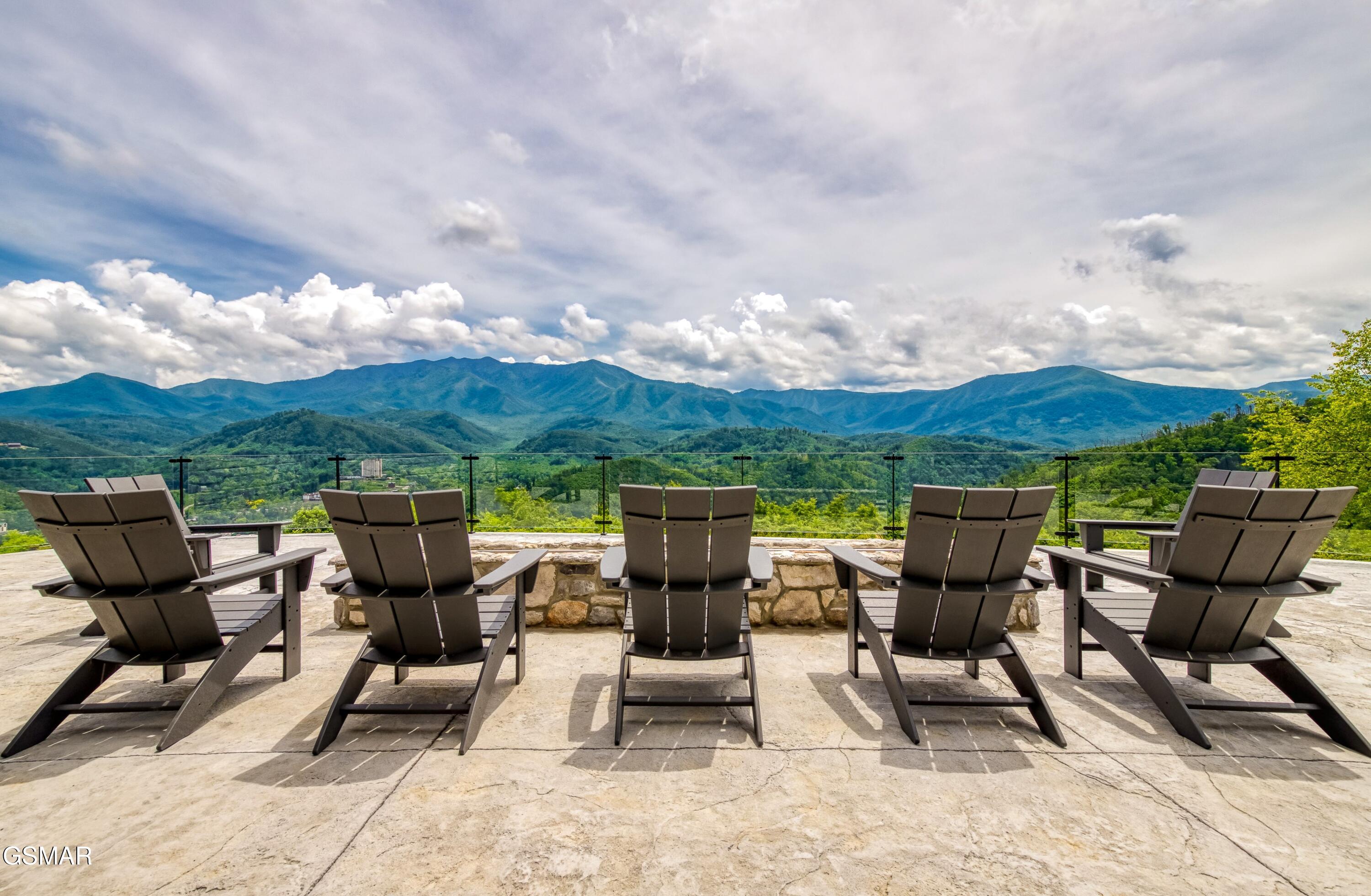 Gatlinburg, Tennessee, 37738, United States, 3 Bedrooms Bedrooms, ,4 BathroomsBathrooms,Residential,For Sale,1977552