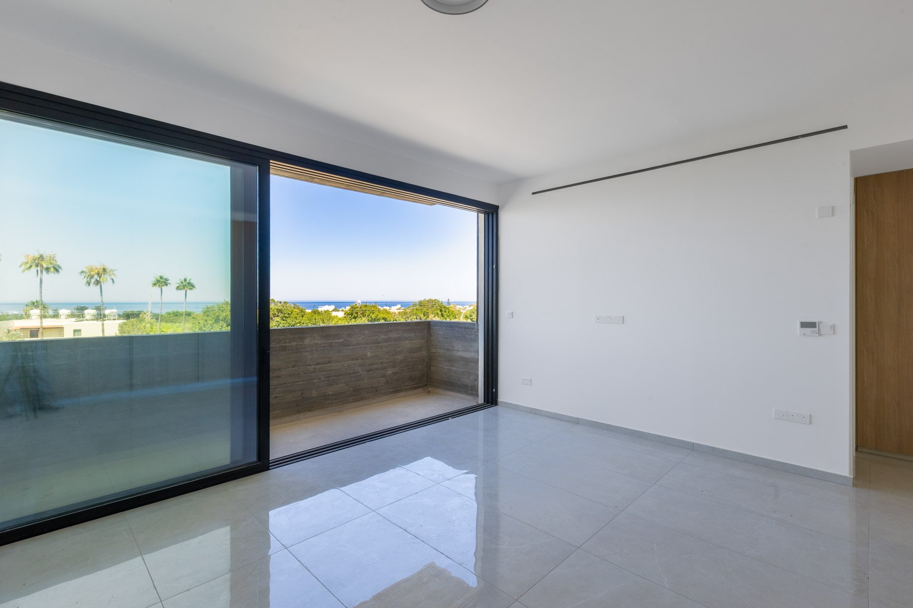  Three-Bedroom Villa with Rooftop Sea Views in a Gated Complex in Chlorakas - 物件實景