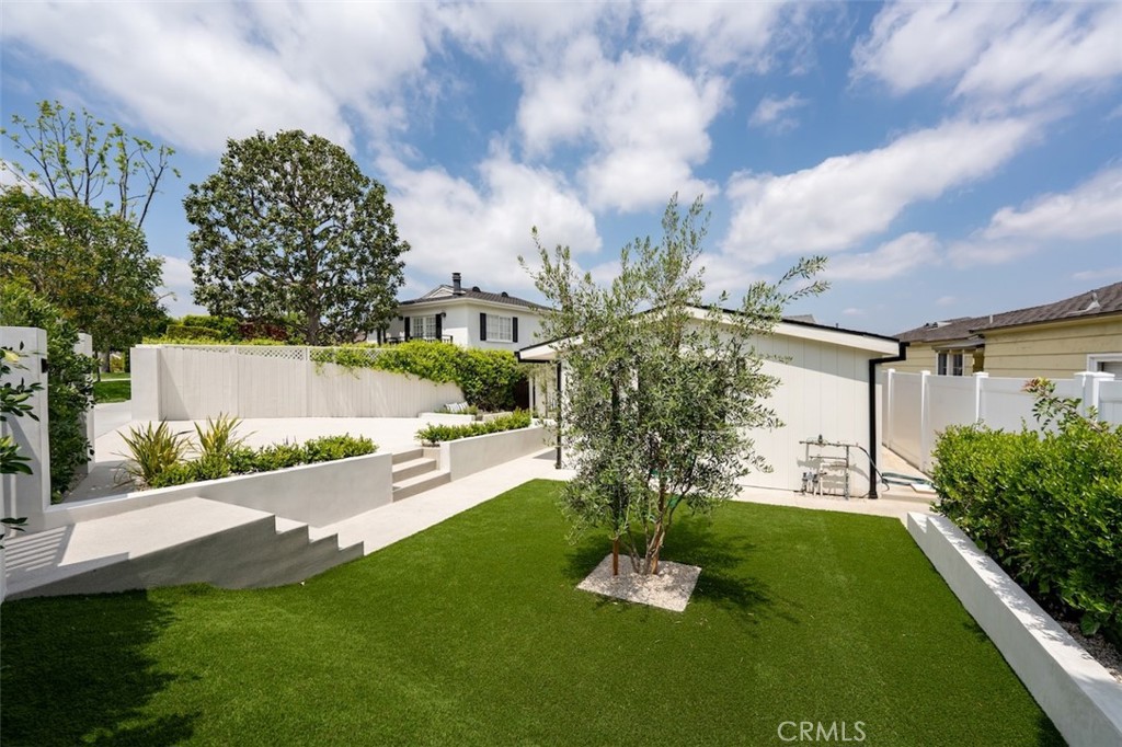 Sherman Oaks, California, 91423, United States, 4 Bedrooms Bedrooms, ,6 BathroomsBathrooms,Residential,For Sale,1960498