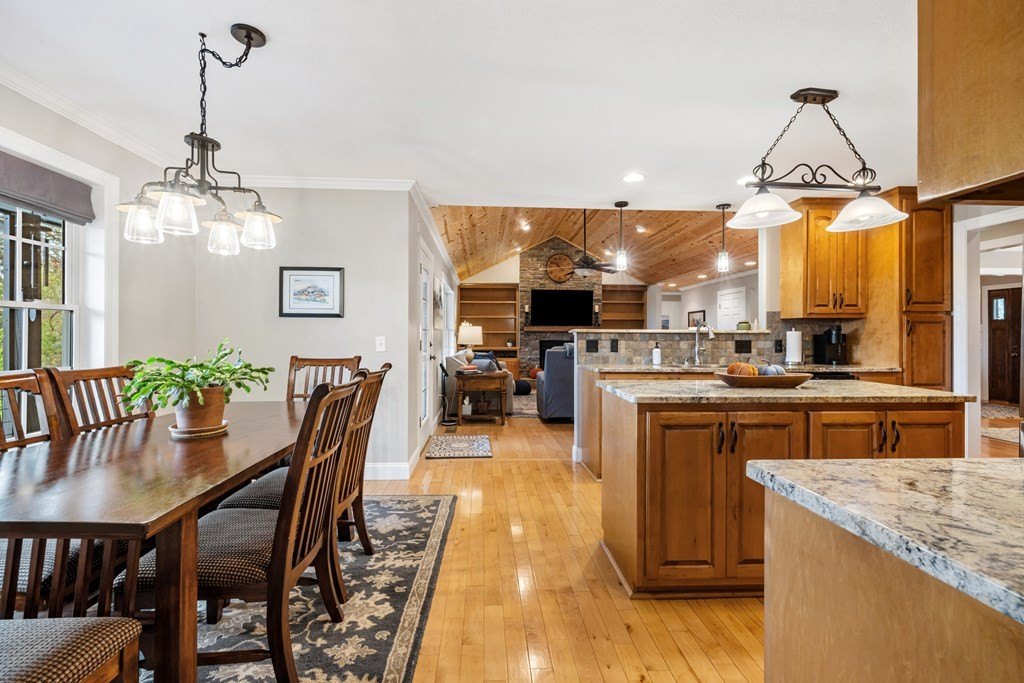 Hayesville, North Carolina, 28904, United States, 3 Bedrooms Bedrooms, ,4 BathroomsBathrooms,Residential,For Sale,1974136