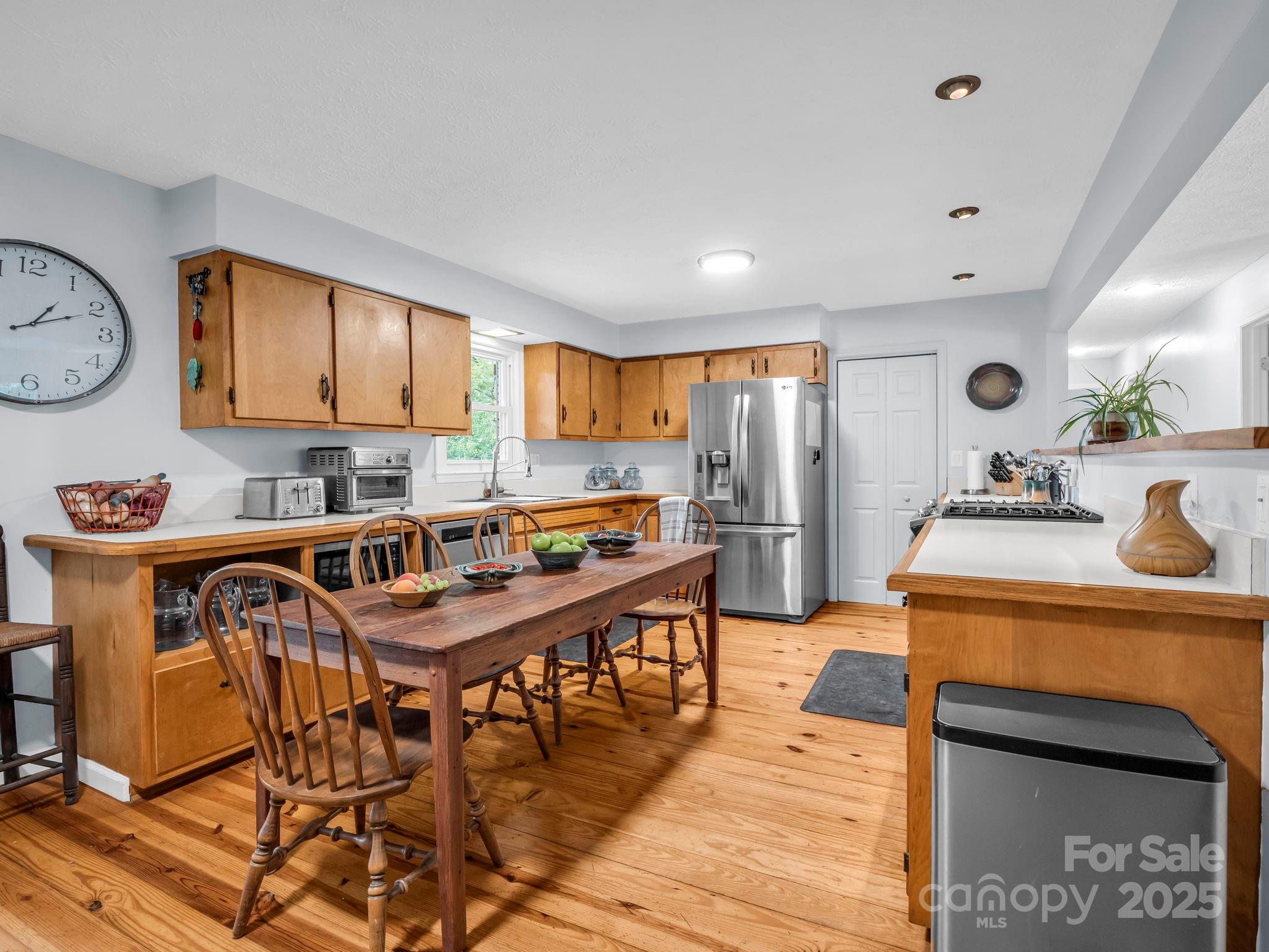 Saluda, North Carolina, 28773, United States, 4 Bedrooms Bedrooms, ,2 BathroomsBathrooms,Residential,For Sale,1978089