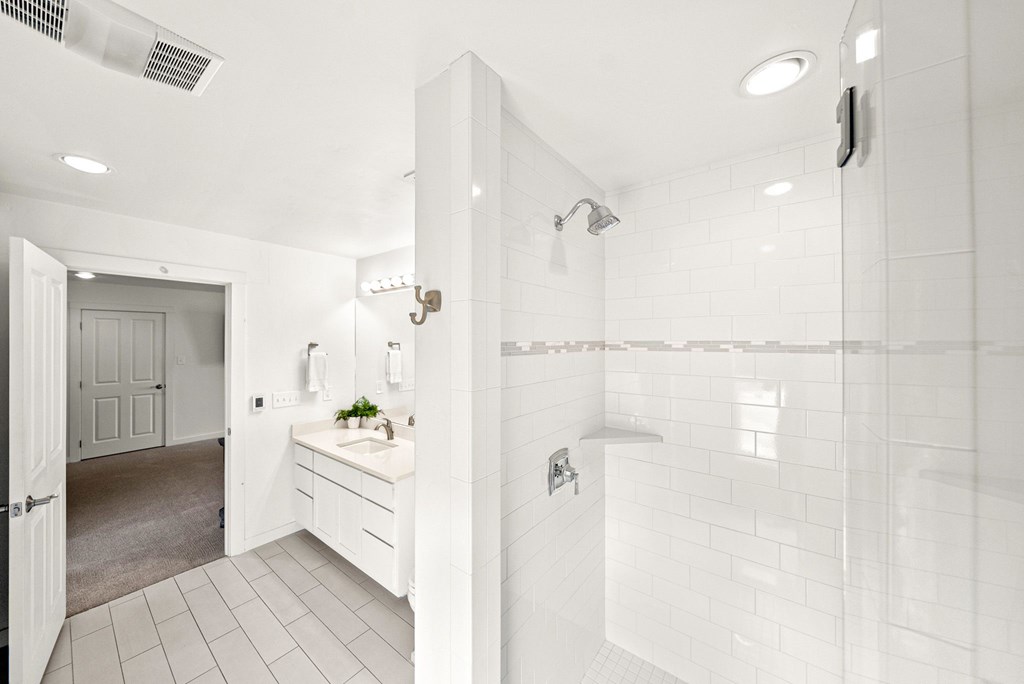 Fredericksburg, Texas, 78624, United States, 6 Bedrooms Bedrooms, ,6 BathroomsBathrooms,Residential,For Sale,2048440