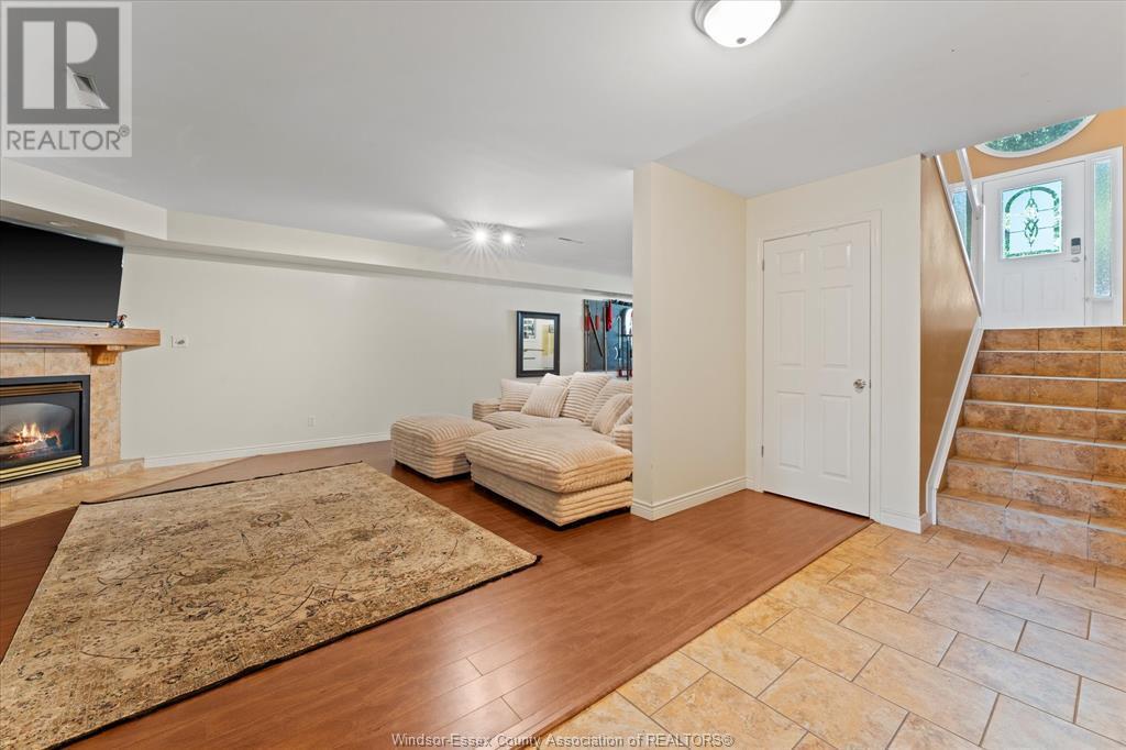TECUMSEH, Ontario, N8N 4T1, CA, 5 Bedrooms Bedrooms, ,2 BathroomsBathrooms,Residential,For Sale,1902175