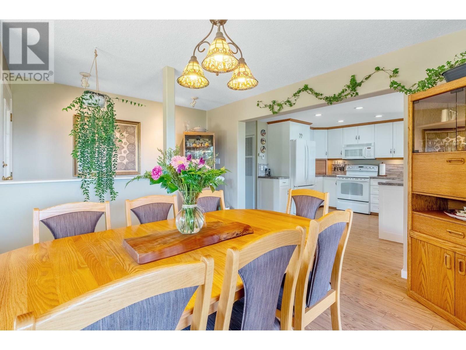 SALMON ARM, British Columbia, V1E 3A4, CA, 4 Bedrooms Bedrooms, ,2 BathroomsBathrooms,Residential,For Sale,1838776
