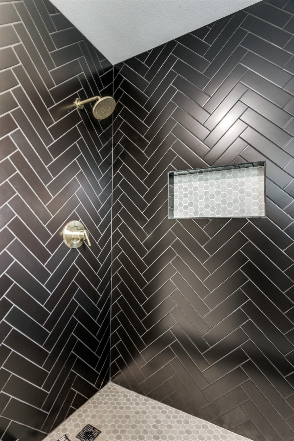 Arlington, Texas, 76013, United States, 4 Bedrooms Bedrooms, ,5 BathroomsBathrooms,Residential,For Sale,1967693