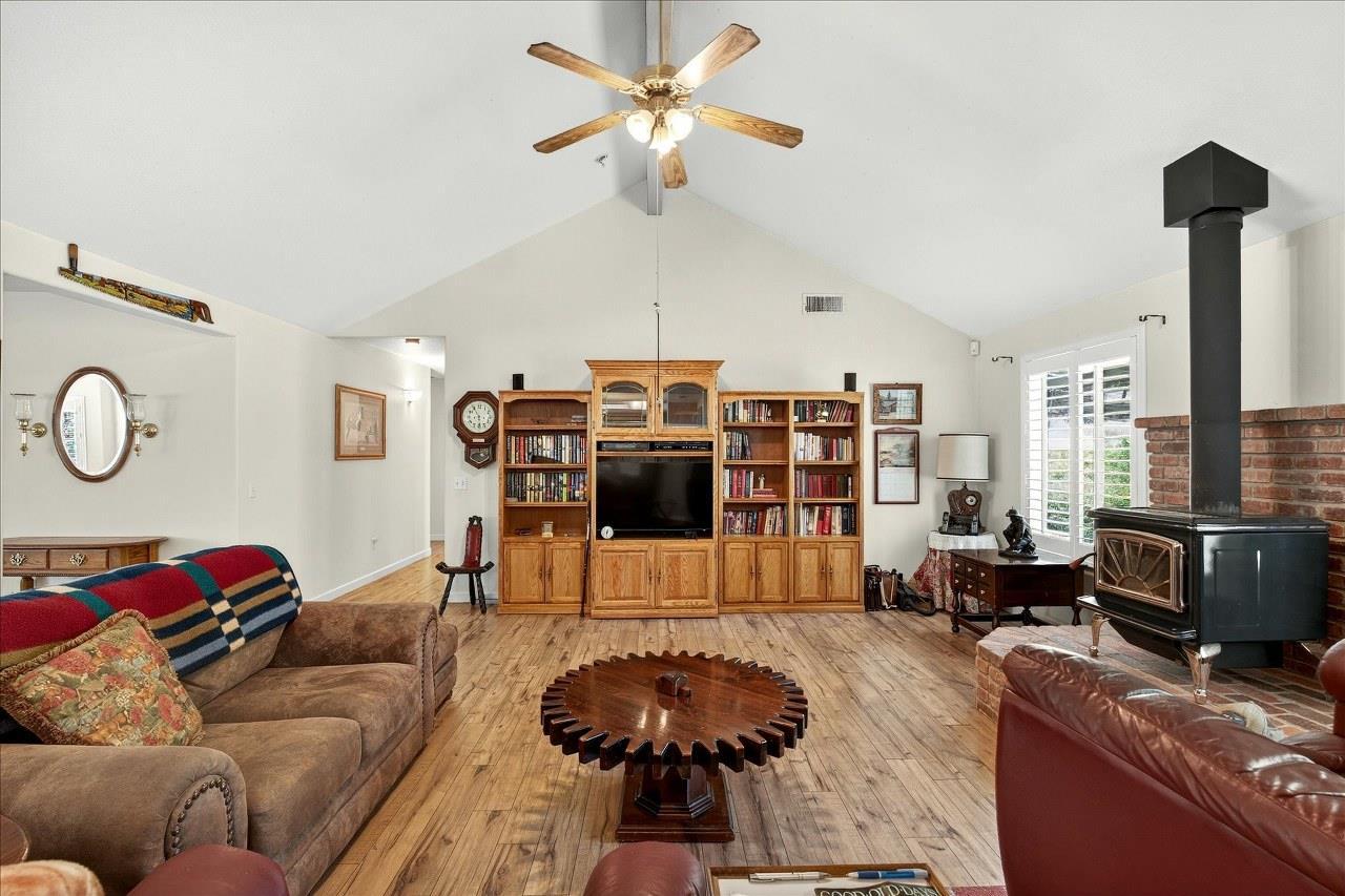 Oakhurst, California, 93644, United States, 4 Bedrooms Bedrooms, ,2 BathroomsBathrooms,Residential,For Sale,1922823