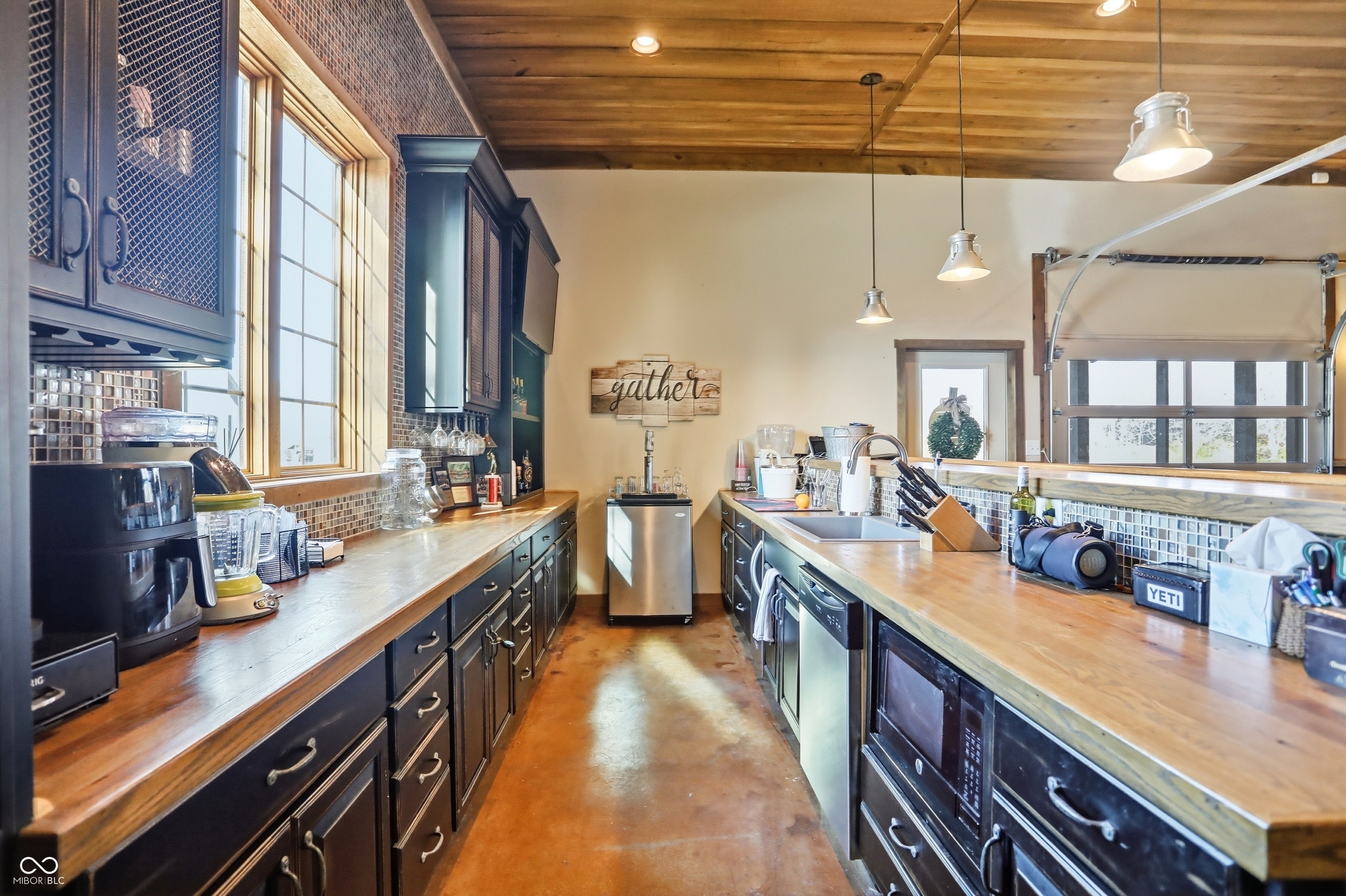 Bargersville, Indiana, 46106, United States, 5 Bedrooms Bedrooms, ,6 BathroomsBathrooms,Residential,For Sale,1992401