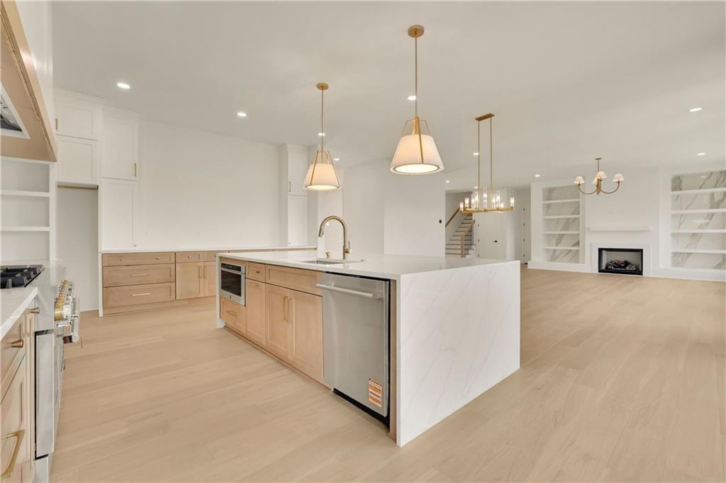 Suwanee, Georgia, 30024, United States, 6 Bedrooms Bedrooms, ,7 BathroomsBathrooms,Residential,For Sale,1795311