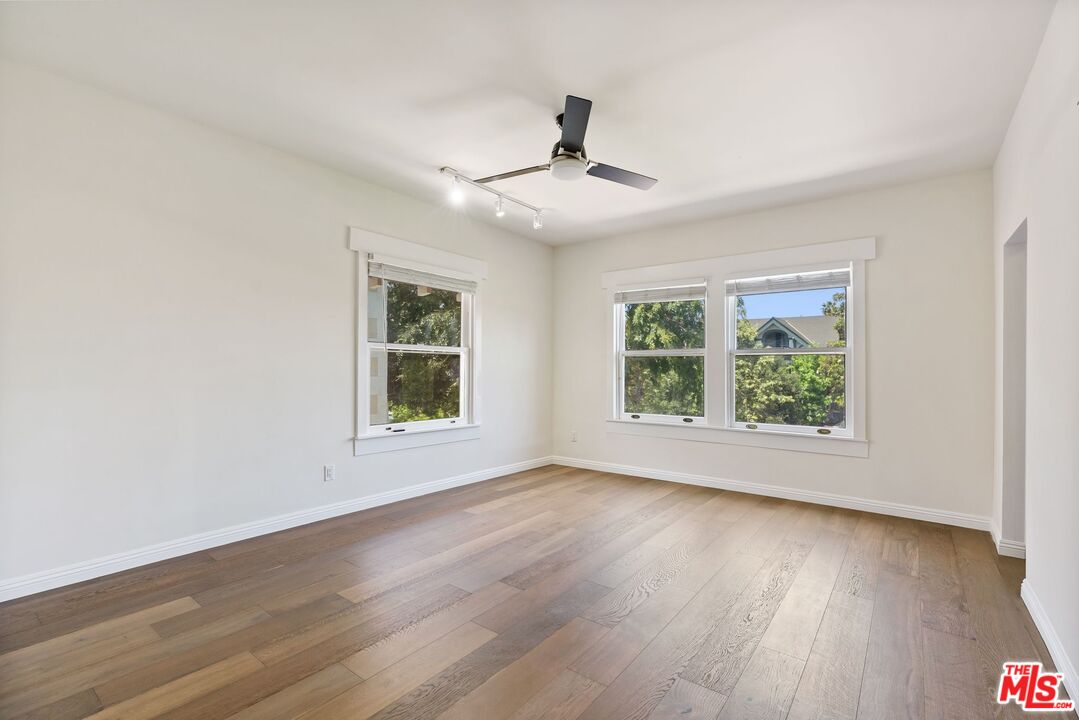 Los Angeles, California, 90006, United States, 7 Bedrooms Bedrooms, ,6 BathroomsBathrooms,Residential,For Sale,1848318