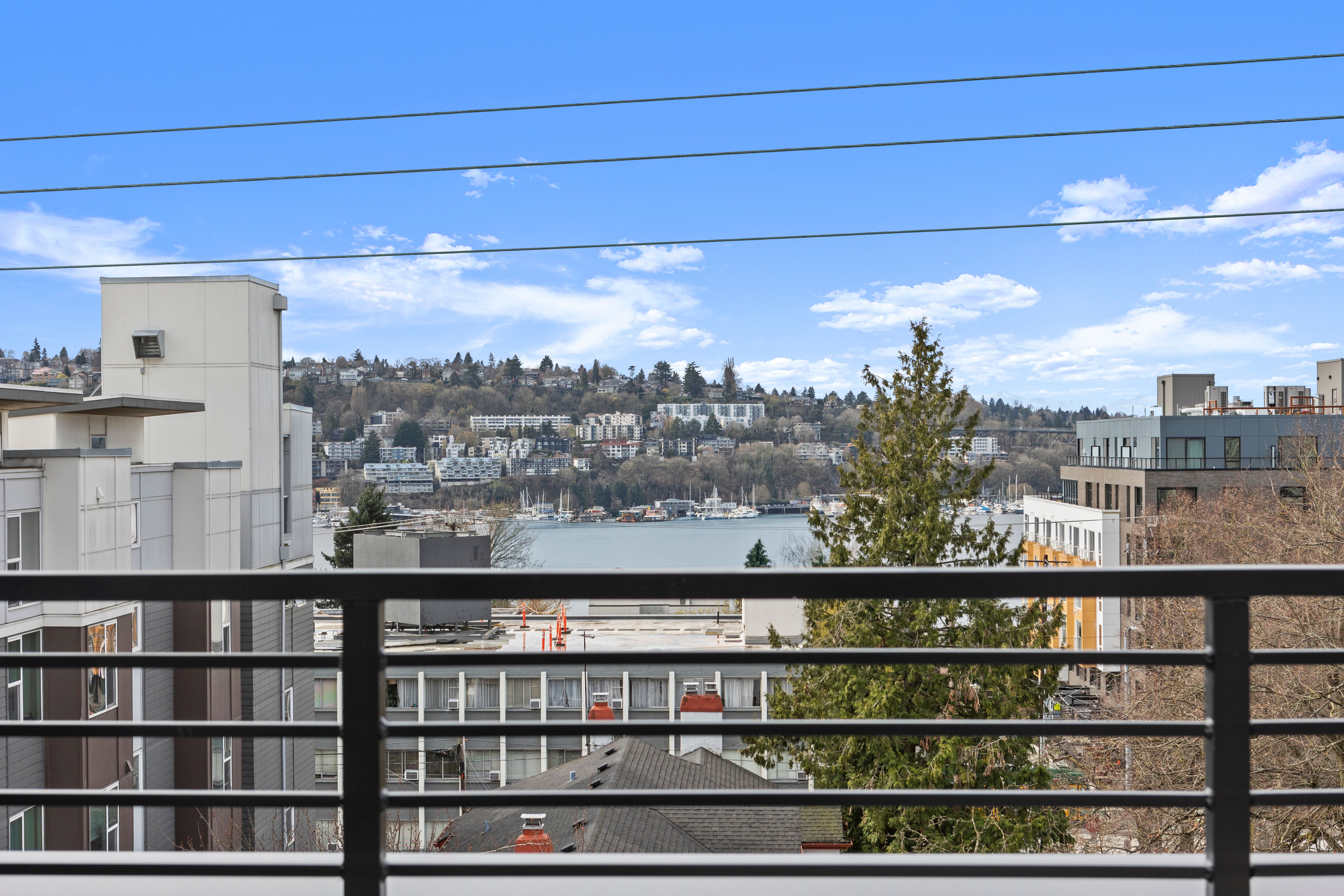  2374 Franklin Ave E, Seattle, WA 98102 - 物件實景