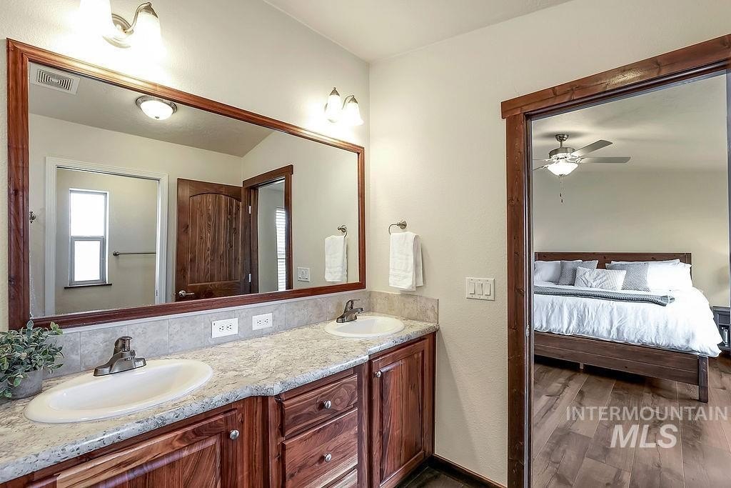 Donnelly, Idaho, 83615, United States, 3 Bedrooms Bedrooms, ,2 BathroomsBathrooms,Residential,For Sale,2005237