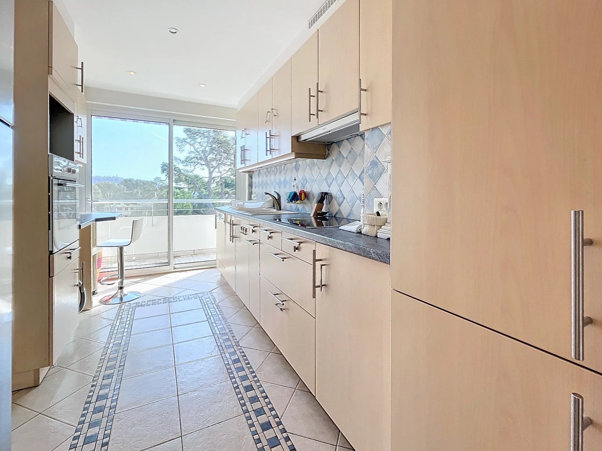 Le Cannet, Provence-Alpes-Côte d’Azur, 06110, FR, 3 Bedrooms Bedrooms, ,2 BathroomsBathrooms,Residential,For Sale,1656167