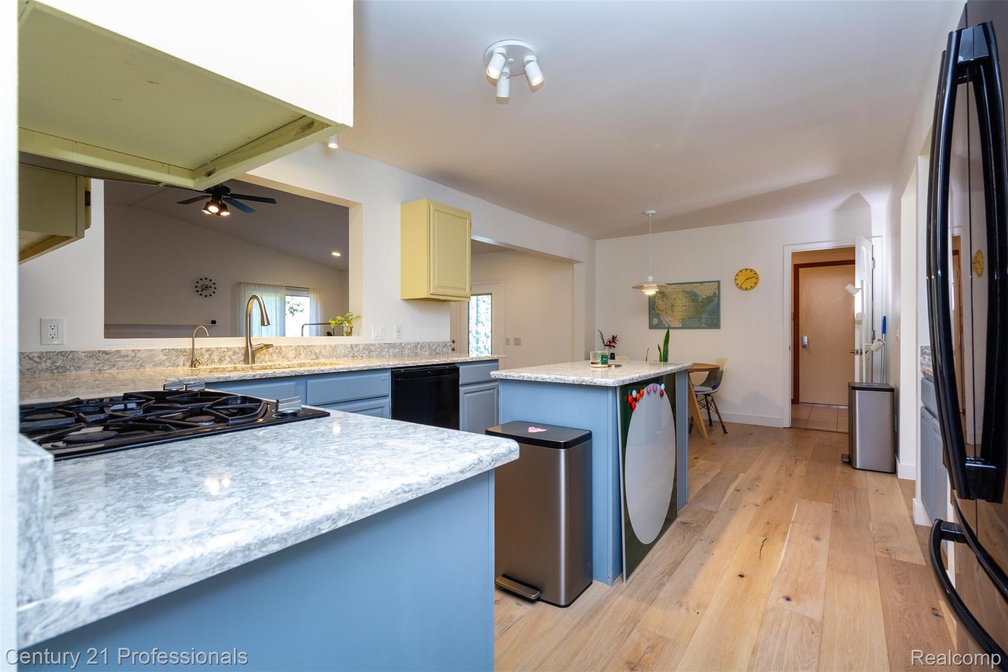 Troy, Michigan, 48084, United States, 4 Bedrooms Bedrooms, ,3 BathroomsBathrooms,Residential,For Sale,1976121