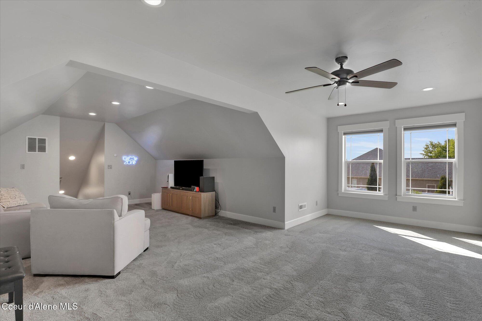 Post Falls, Idaho, 83854, United States, 5 Bedrooms Bedrooms, ,5 BathroomsBathrooms,Residential,For Sale,1981569