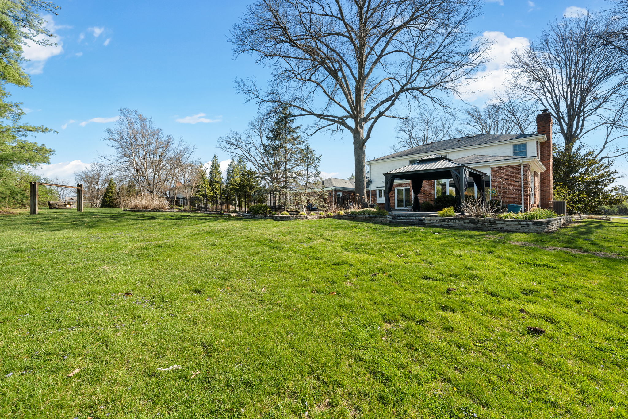  Nestled in the highly sought-after Des Peres area - 物件實景