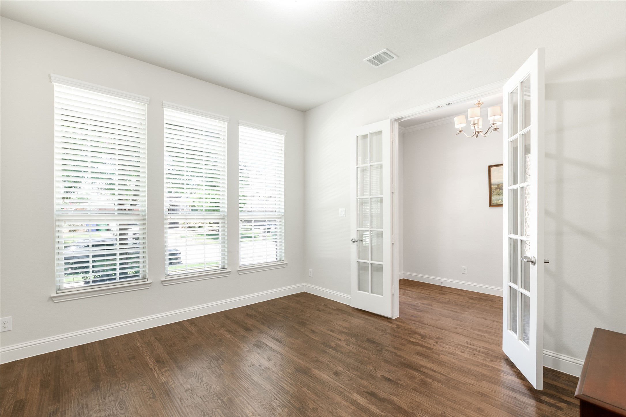 Carrollton, Texas, 75010, United States, 3 Bedrooms Bedrooms, ,2 BathroomsBathrooms,Residential,For Sale,1901690