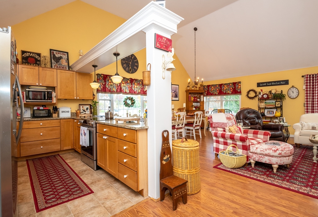 Seabrook, New Hampshire, 03874, United States, 3 Bedrooms Bedrooms, ,2 BathroomsBathrooms,Residential,For Sale,1989361