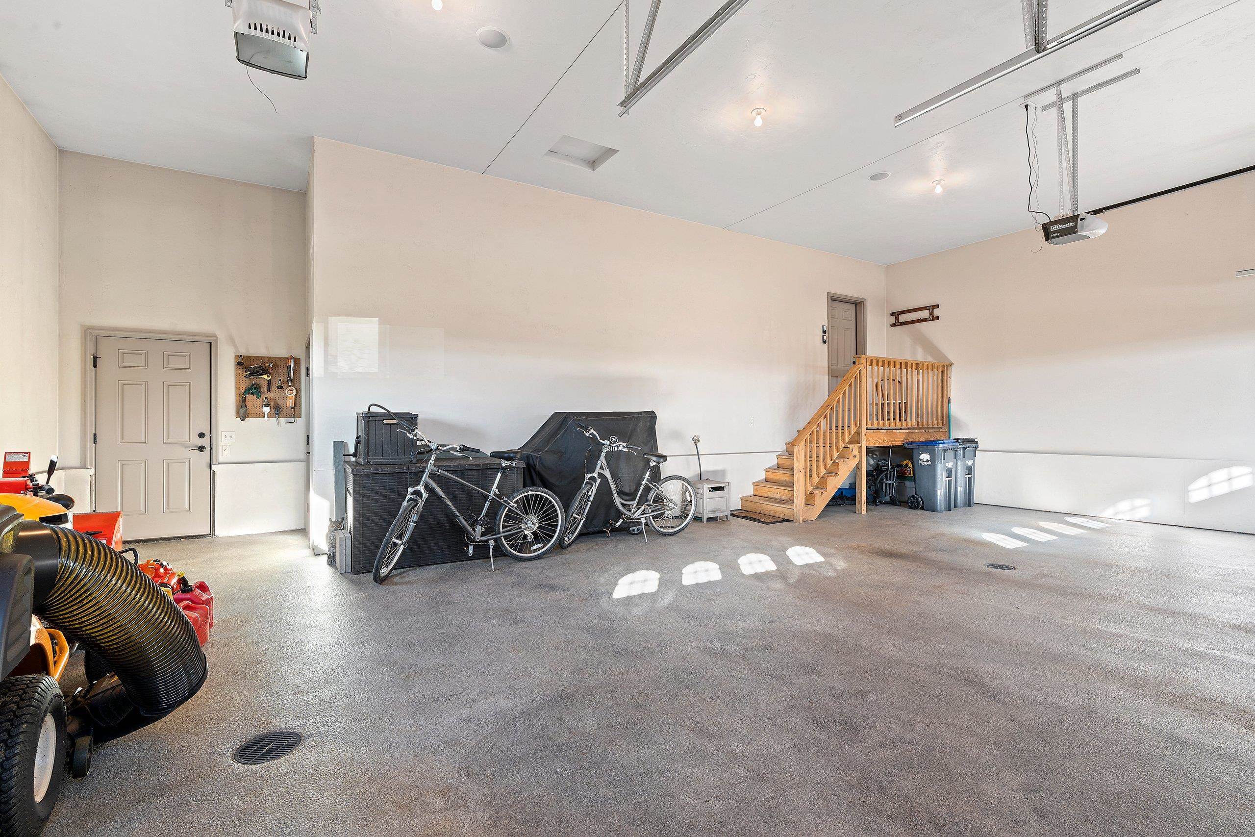 NEENAH, Wisconsin, 54956, United States, 3 Bedrooms Bedrooms, ,3 BathroomsBathrooms,Residential,For Sale,1986561