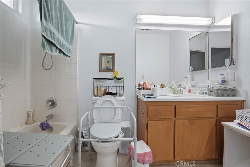 Paso Robles, California, 93446, United States, 5 Bedrooms Bedrooms, ,2 BathroomsBathrooms,Residential,For Sale,2034099