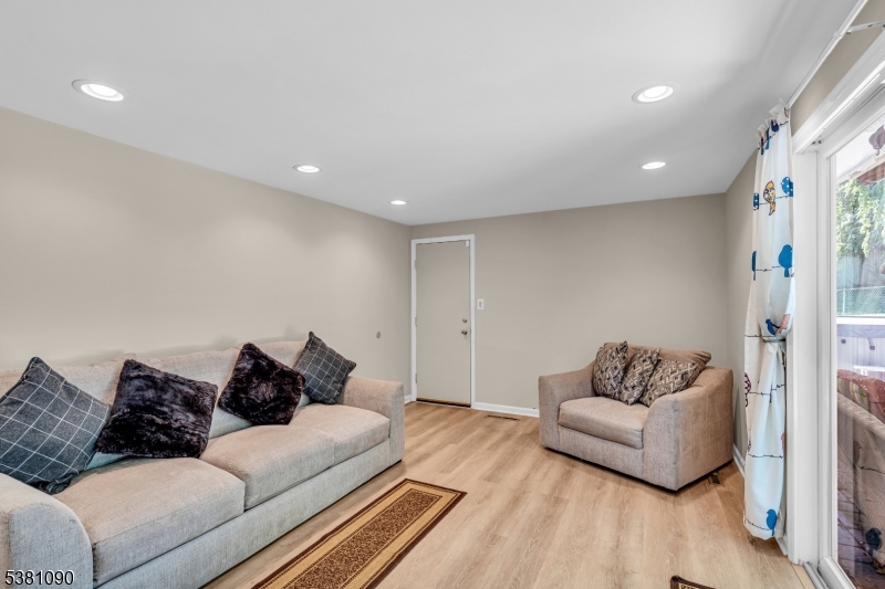 Bridgewater Twp., New Jersey, 08807, United States, 4 Bedrooms Bedrooms, ,3 BathroomsBathrooms,Residential,For Sale,1938544