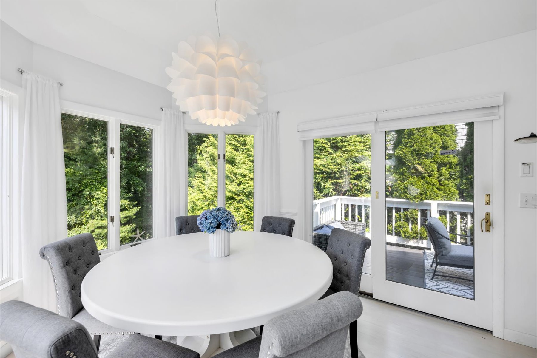  Beautifully Remodeled Cape Style Home - 物件實景